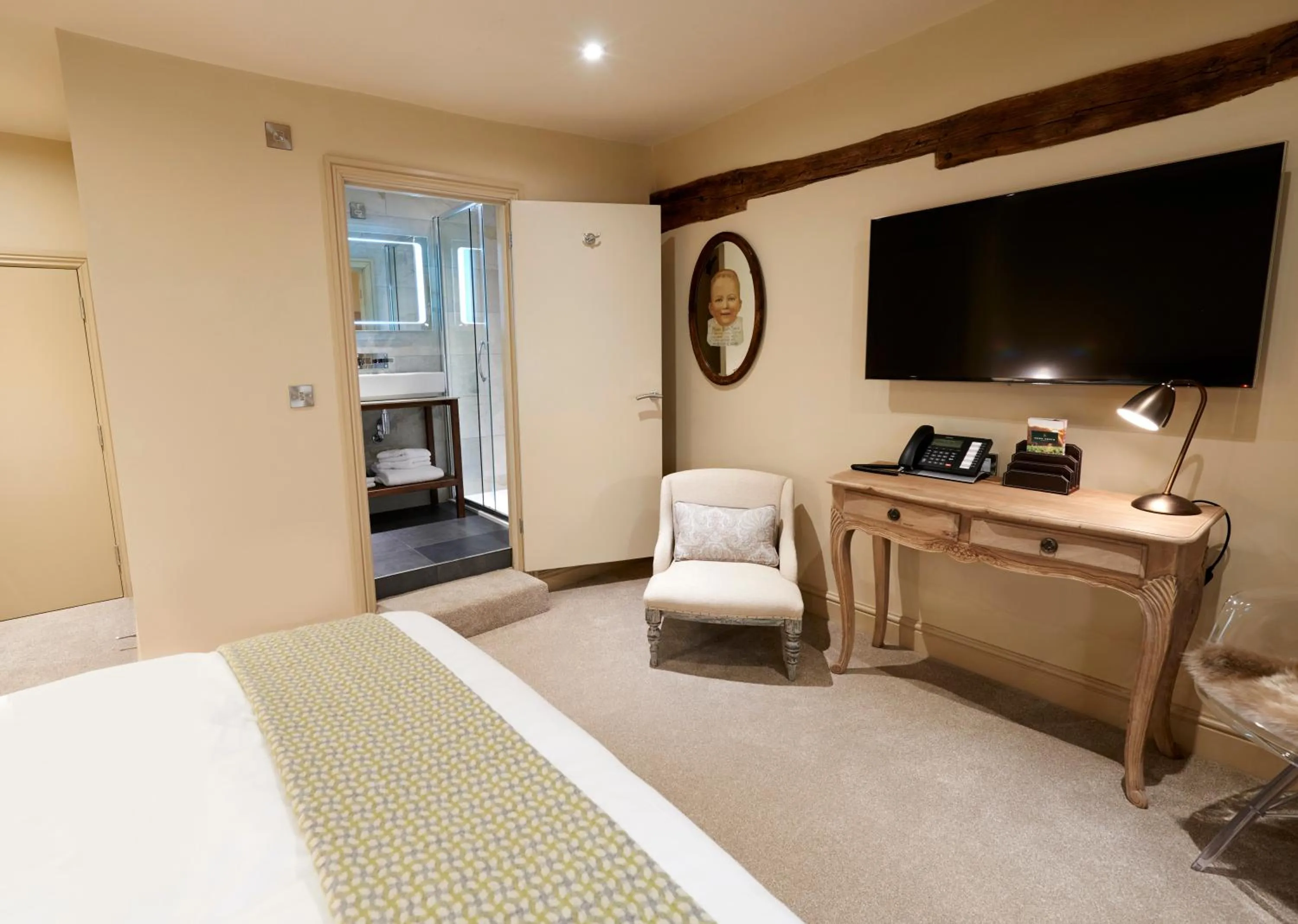 Seating area, Bed in The Tickled Trout