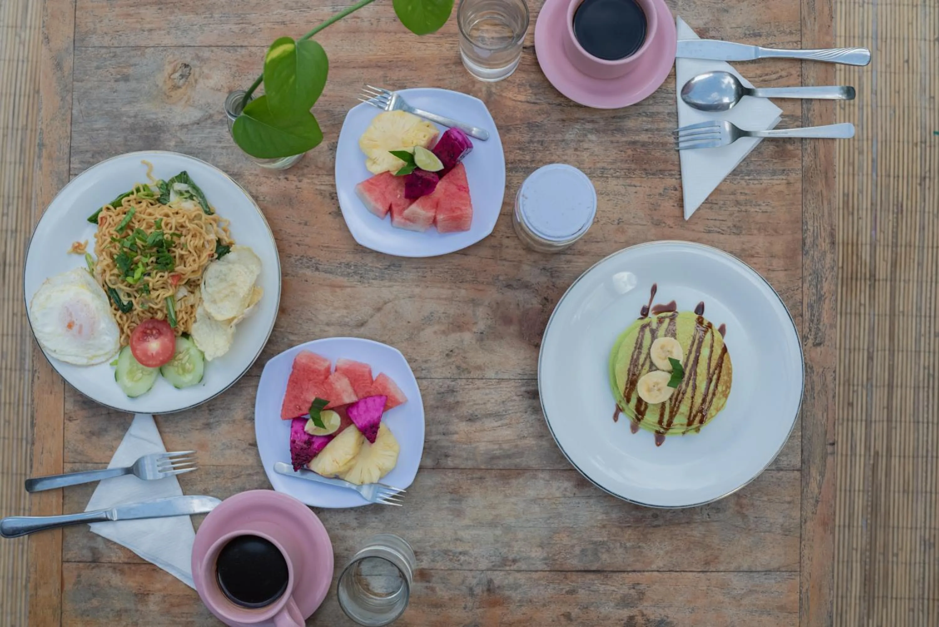 Breakfast in Green Papaya House