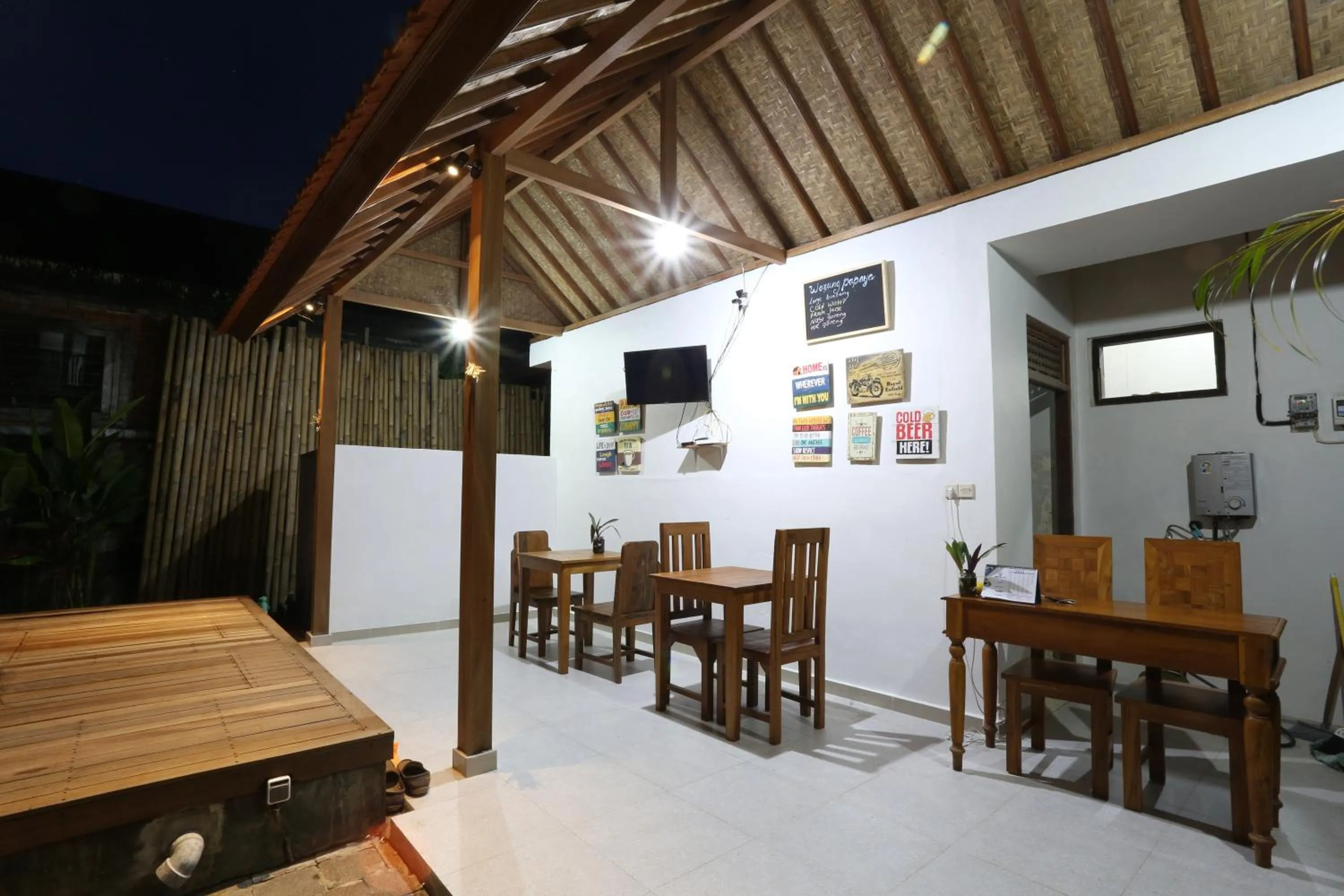 Restaurant/places to eat in Green Papaya House