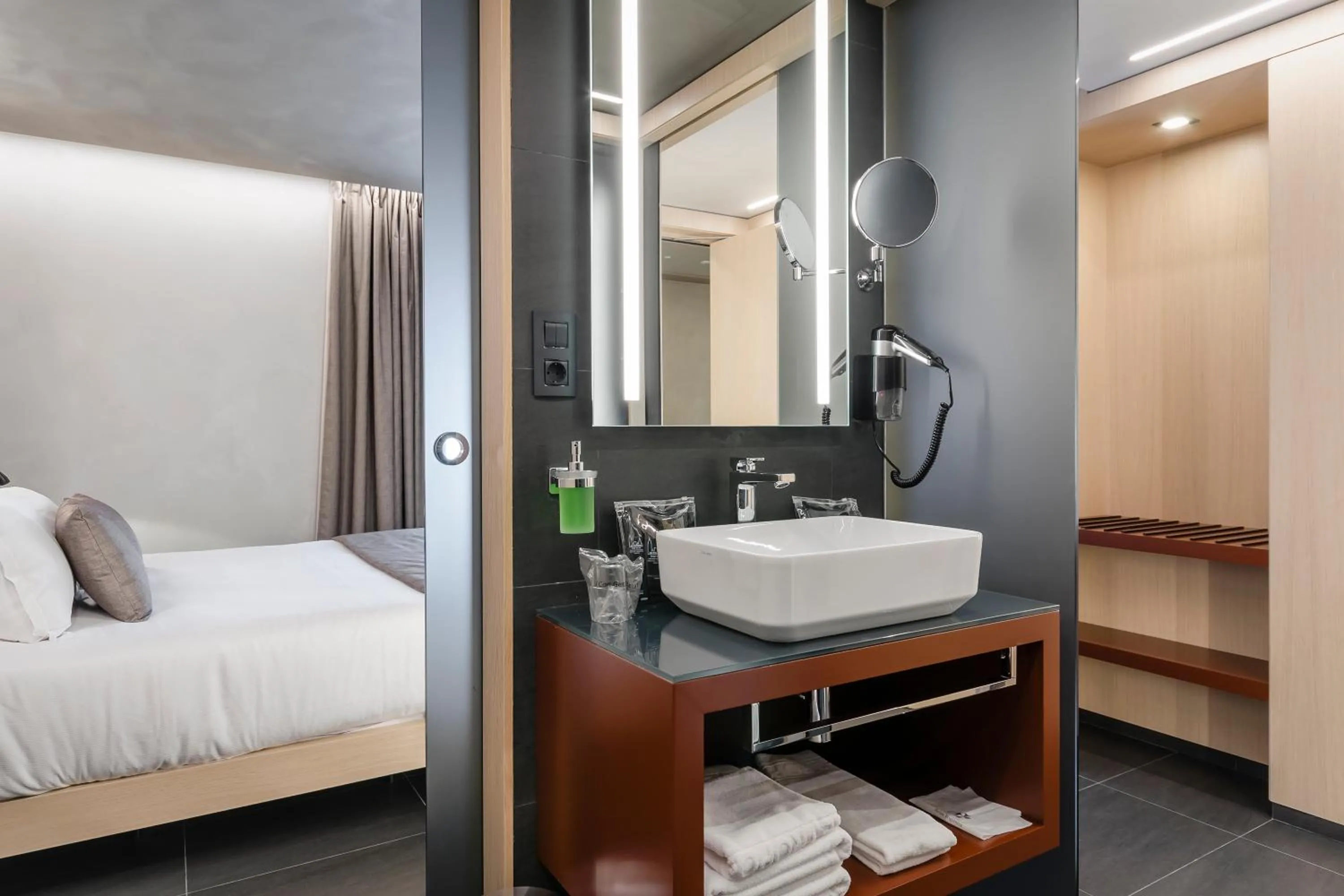 Bed in Hotel Metropolis