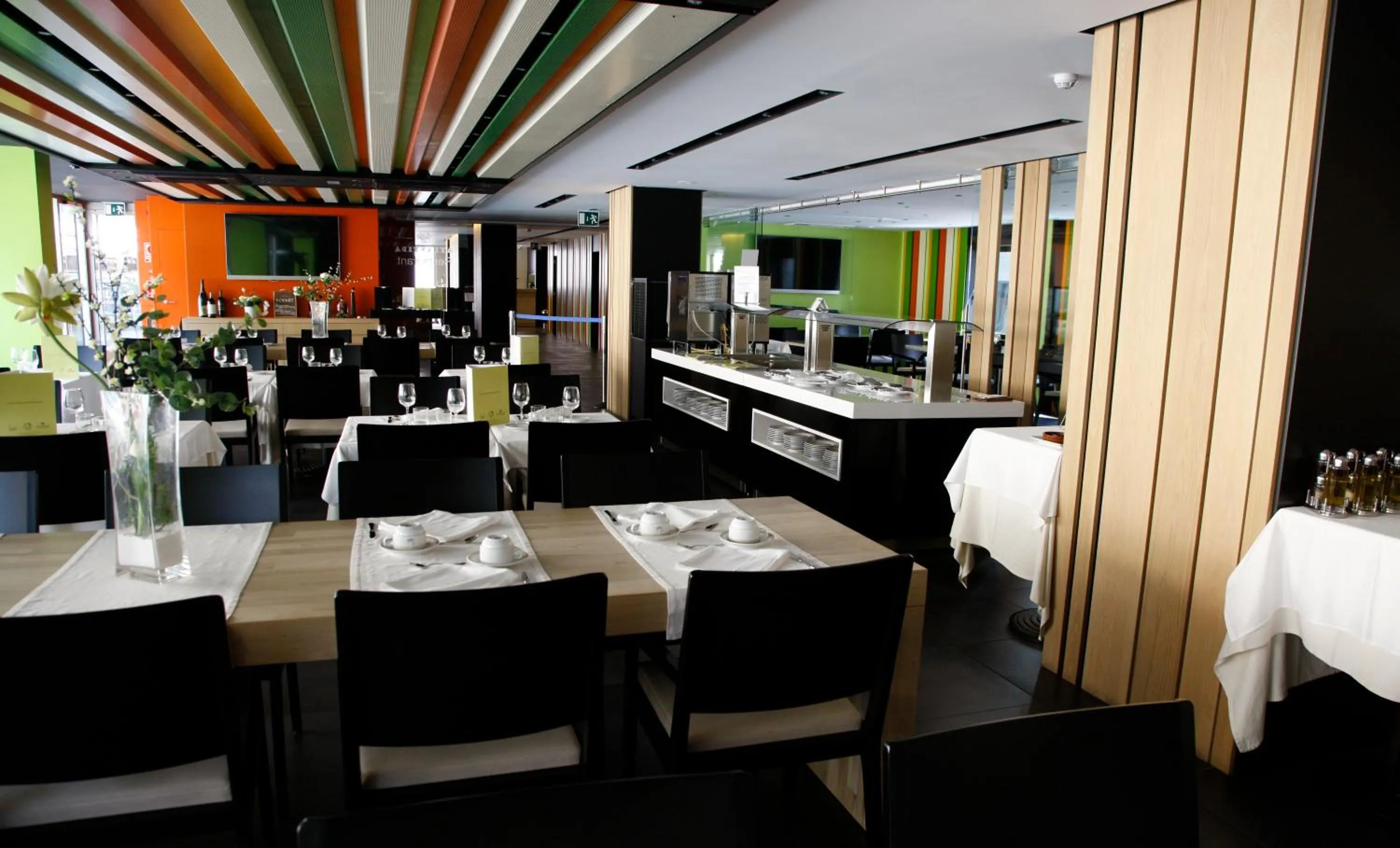 Restaurant/places to eat in Hotel Metropolis