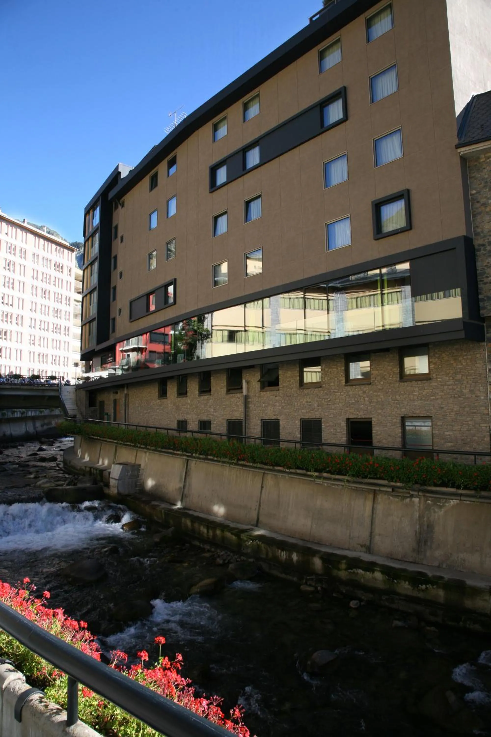 Property building in Hotel Metropolis