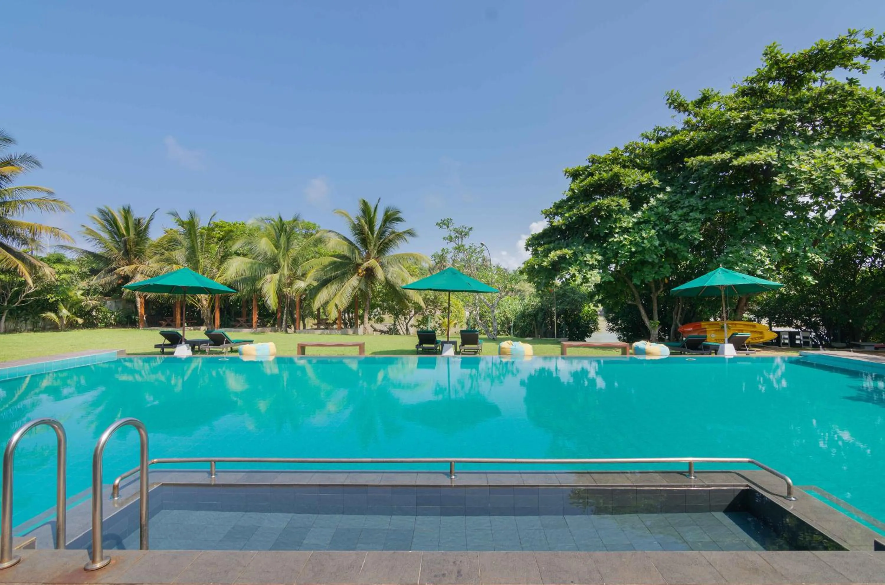 Swimming pool in South Lake Resort Koggala
