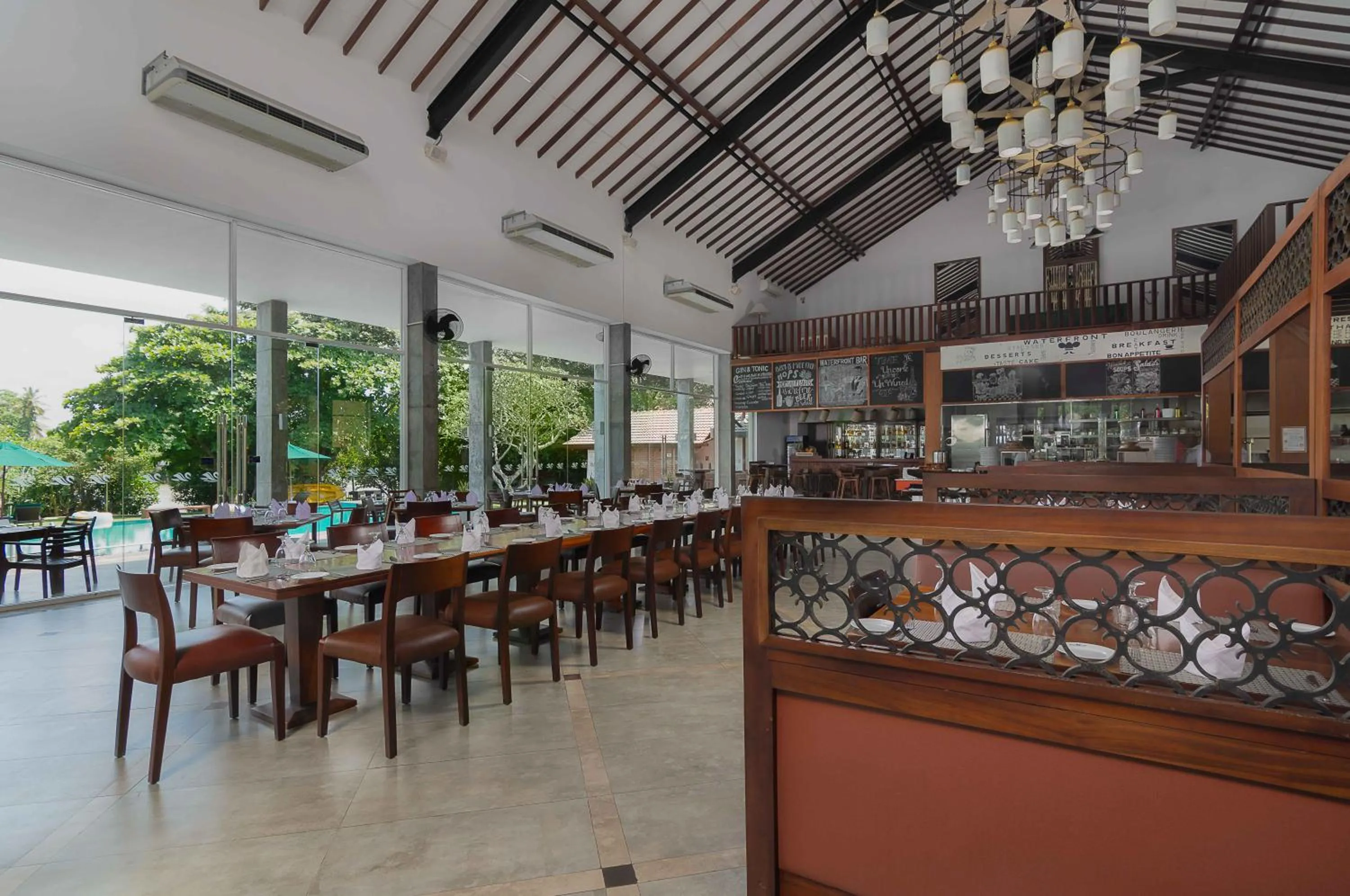 Restaurant/places to eat in South Lake Resort Koggala