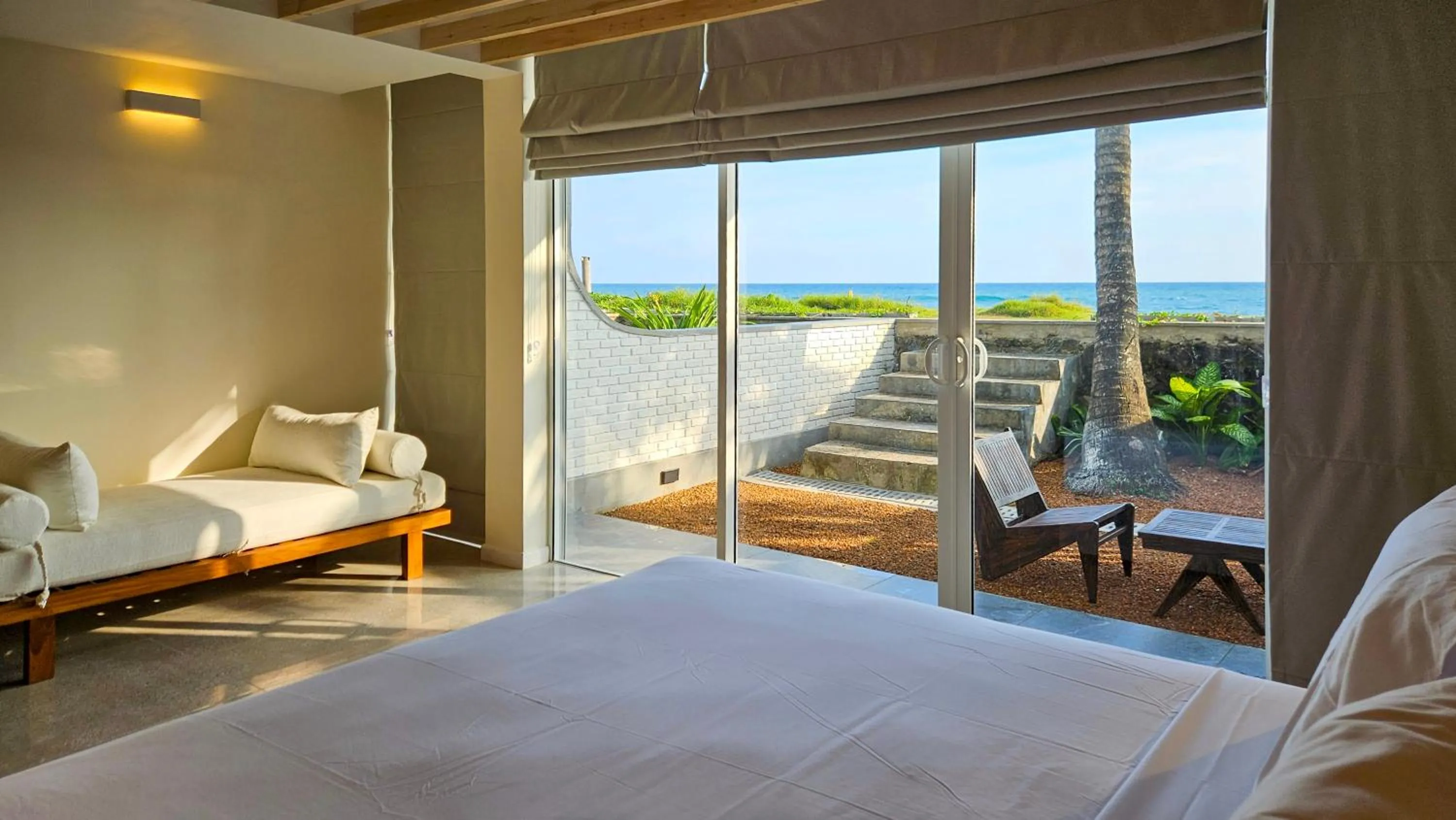 Bed in South Lake Resort Koggala