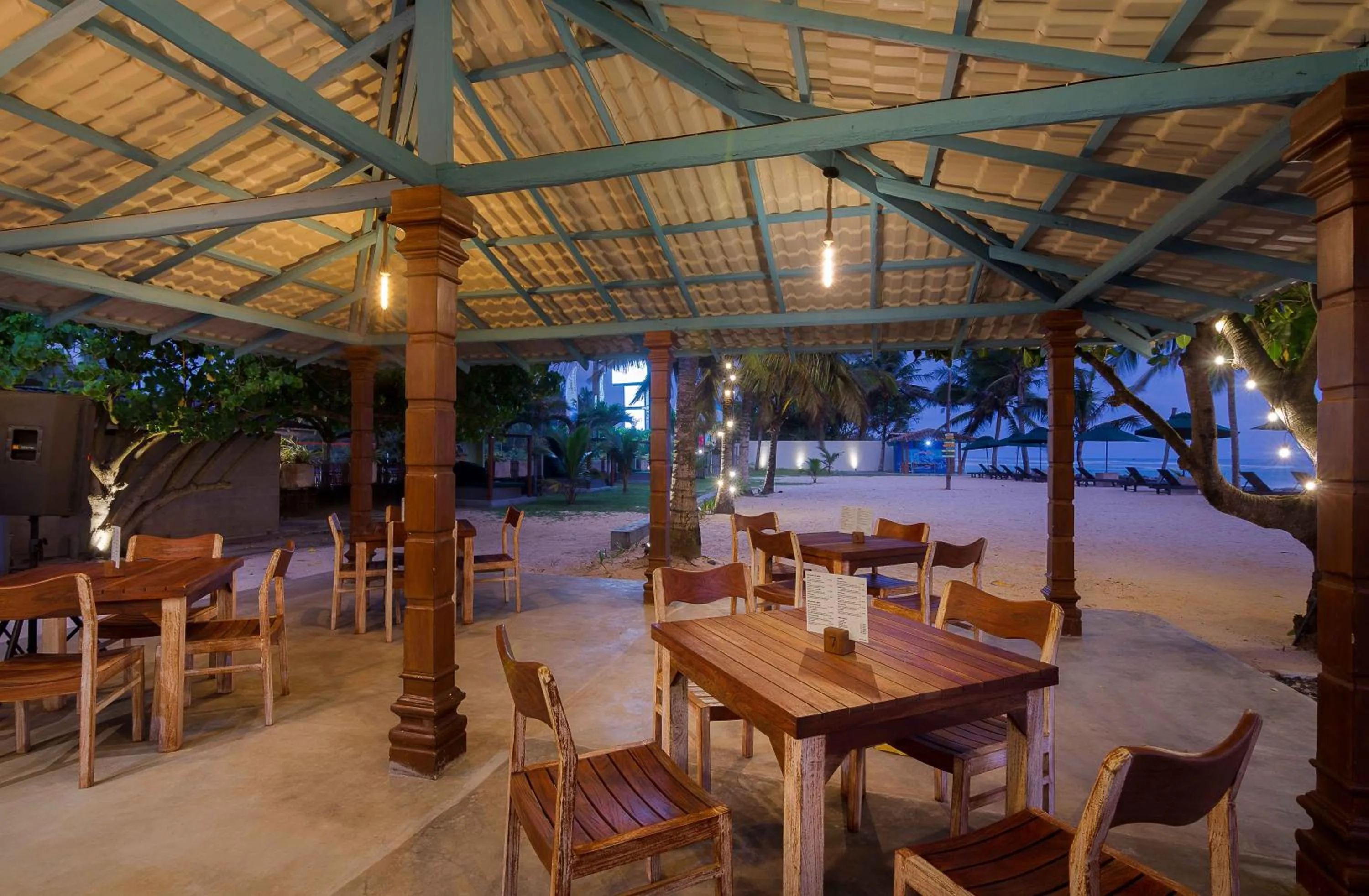 Restaurant/places to eat in South Lake Resort Koggala