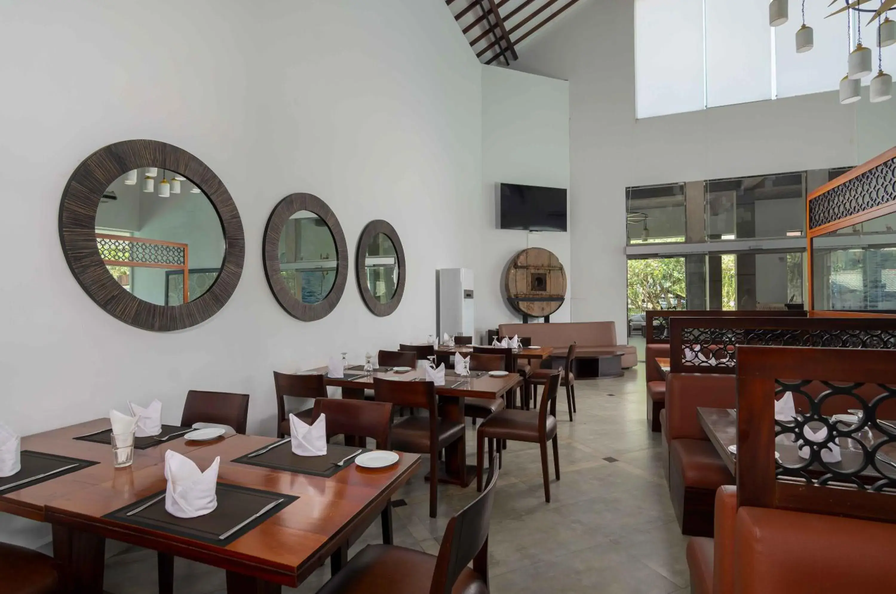 Restaurant/places to eat in South Lake Resort Koggala Restaurant/places to eat in South Lake Resort Koggala