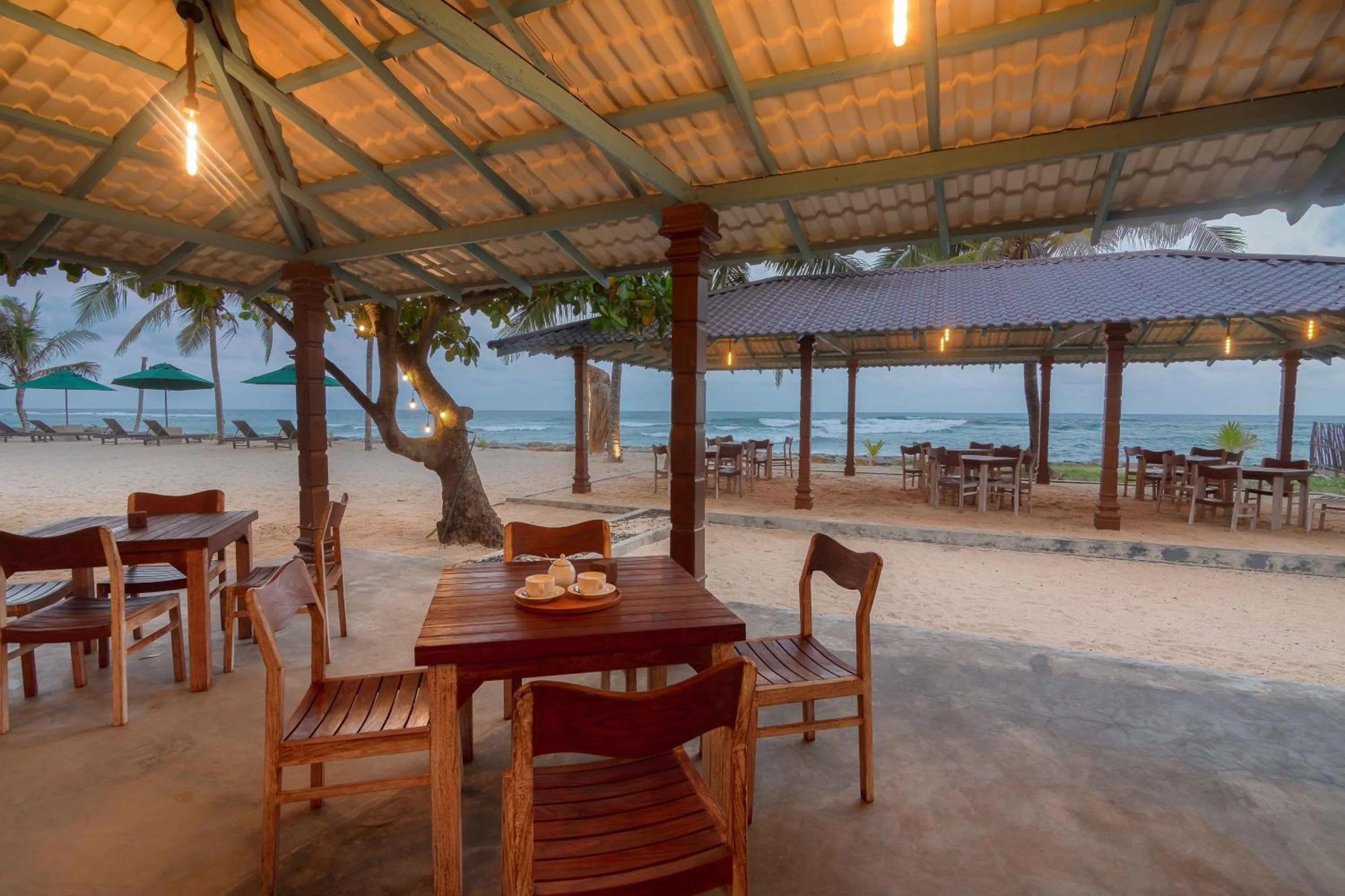 Restaurant/places to eat in South Lake Resort Koggala