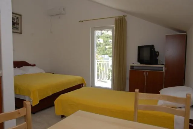 Bed in Apartments Dosljak