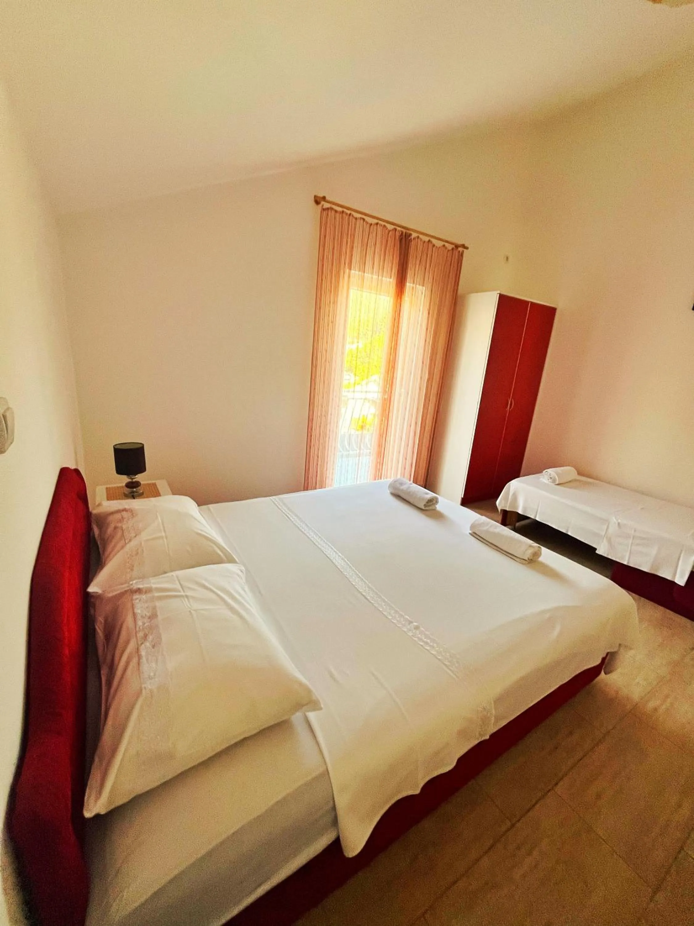 Bed in Apartments Dosljak