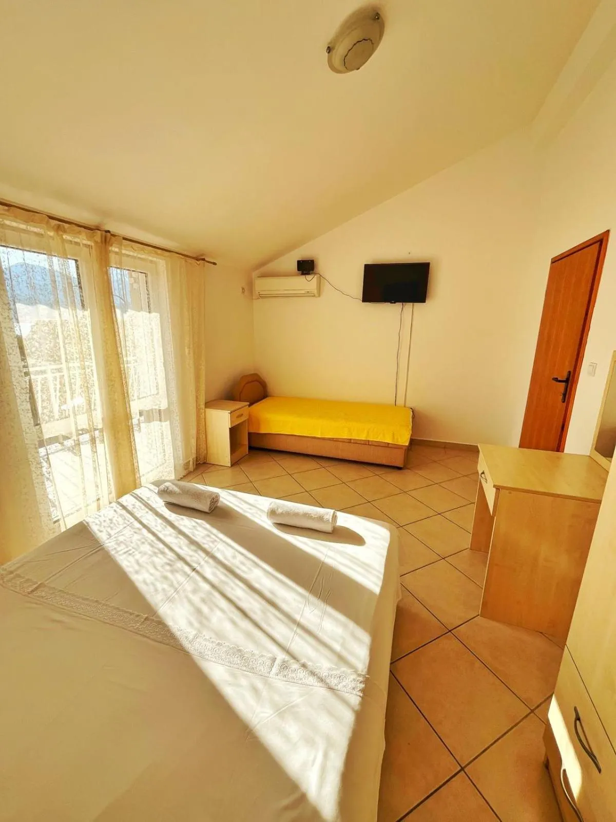 Bed in Apartments Dosljak
