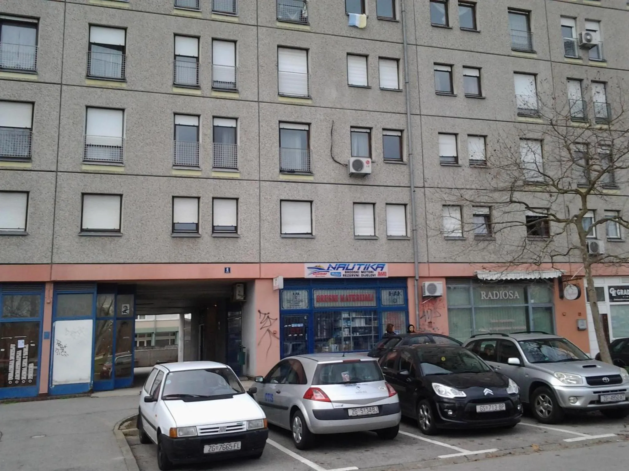 Facade/entrance in Apartment Karlos