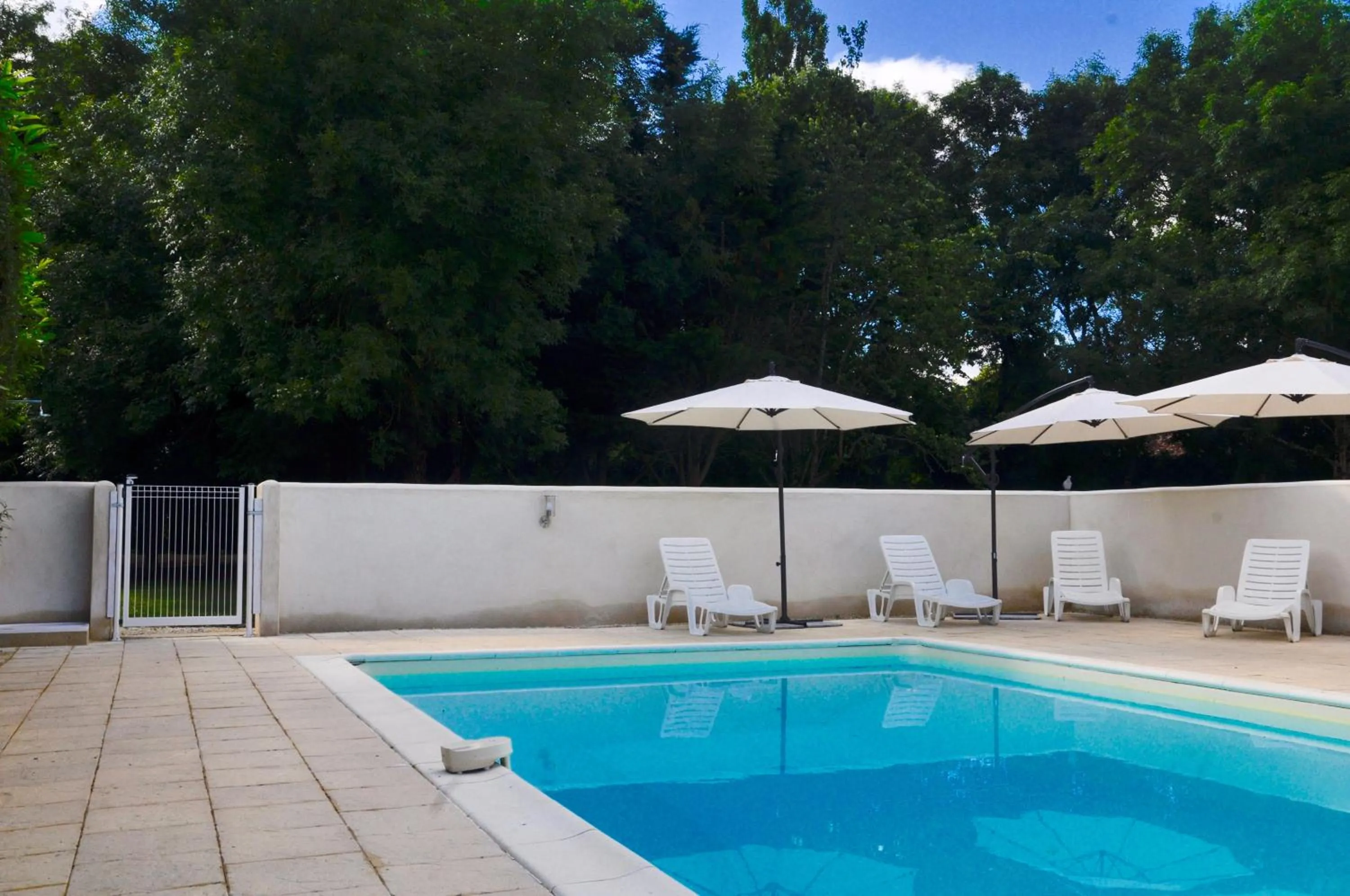 Swimming pool in Chez Fins Bois