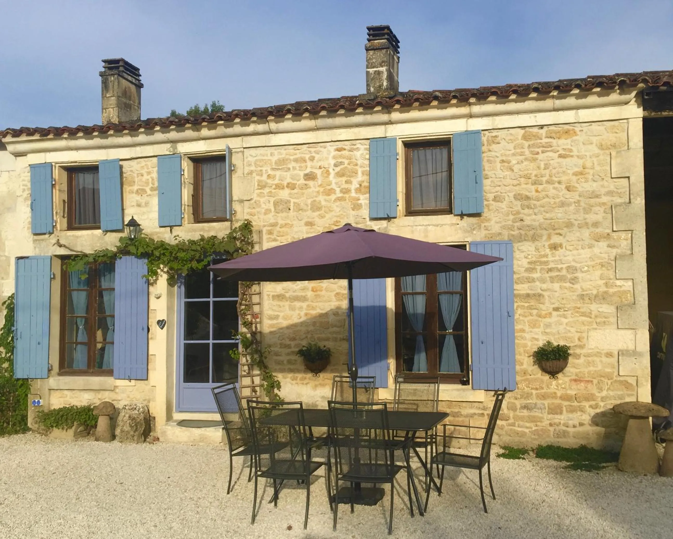 Property building in Chez Fins Bois