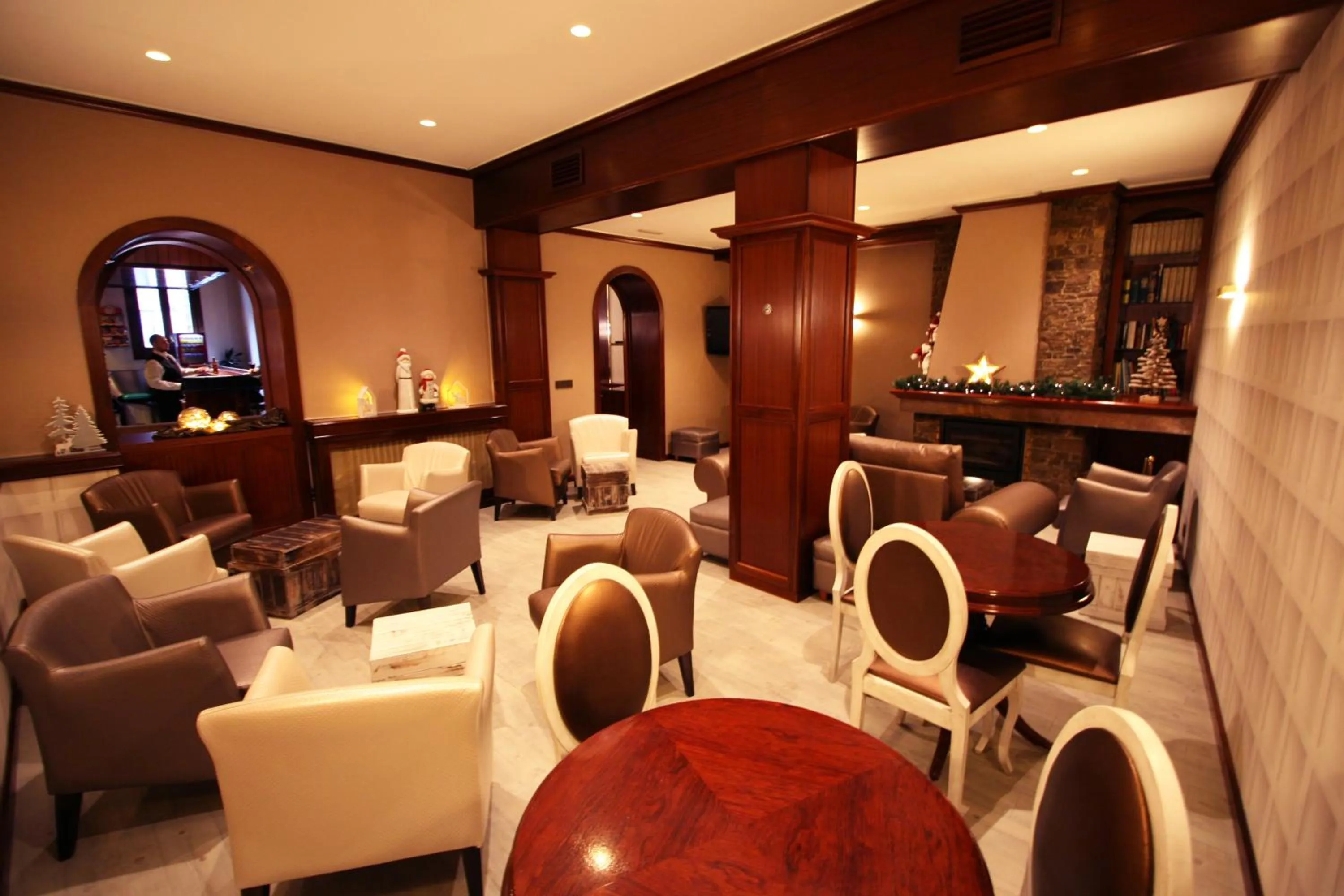 Communal lounge/ TV room in Hotel Pyrénées