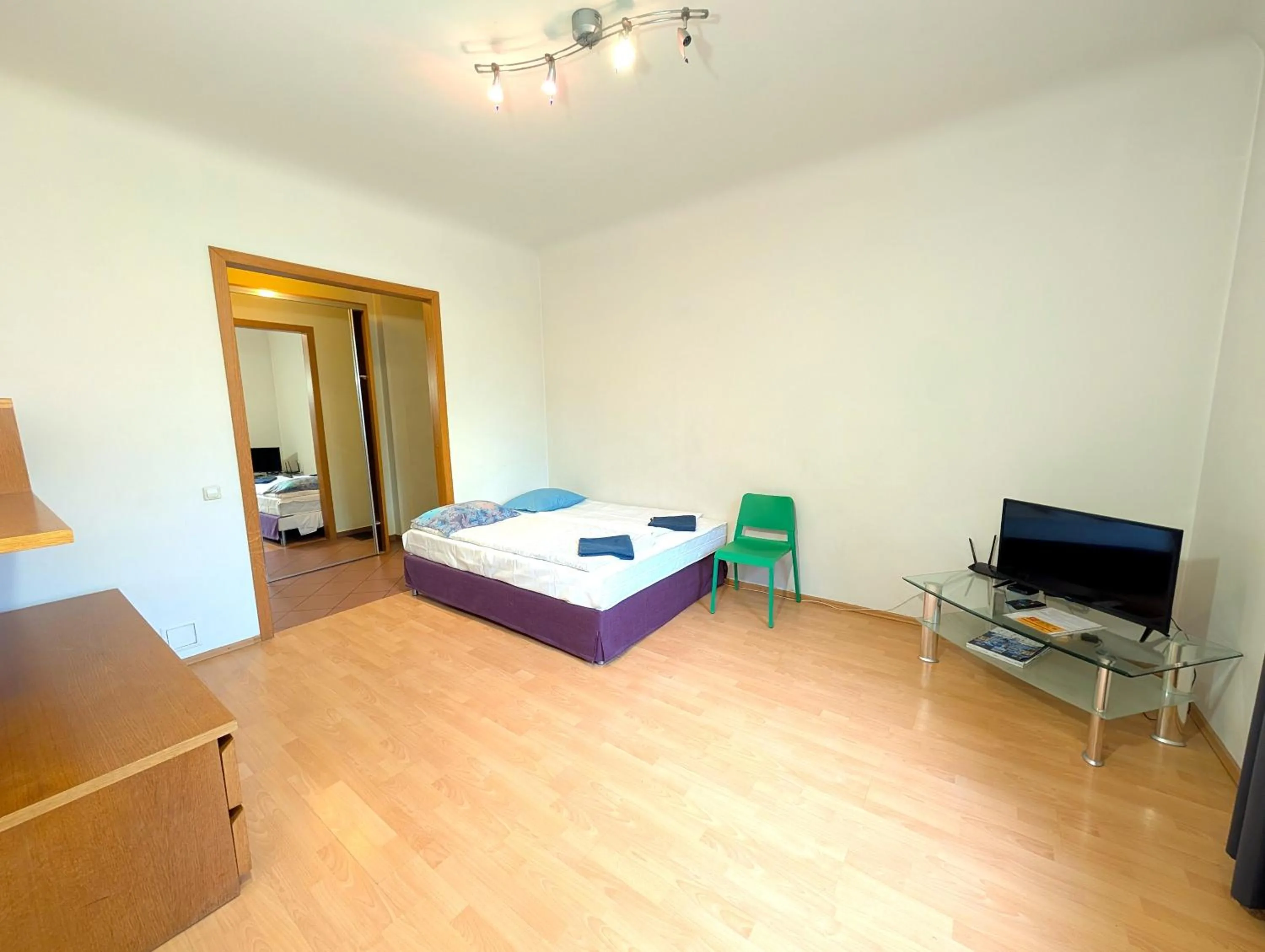 Communal lounge/ TV room, Bed in Heart of Old-Town Apartments