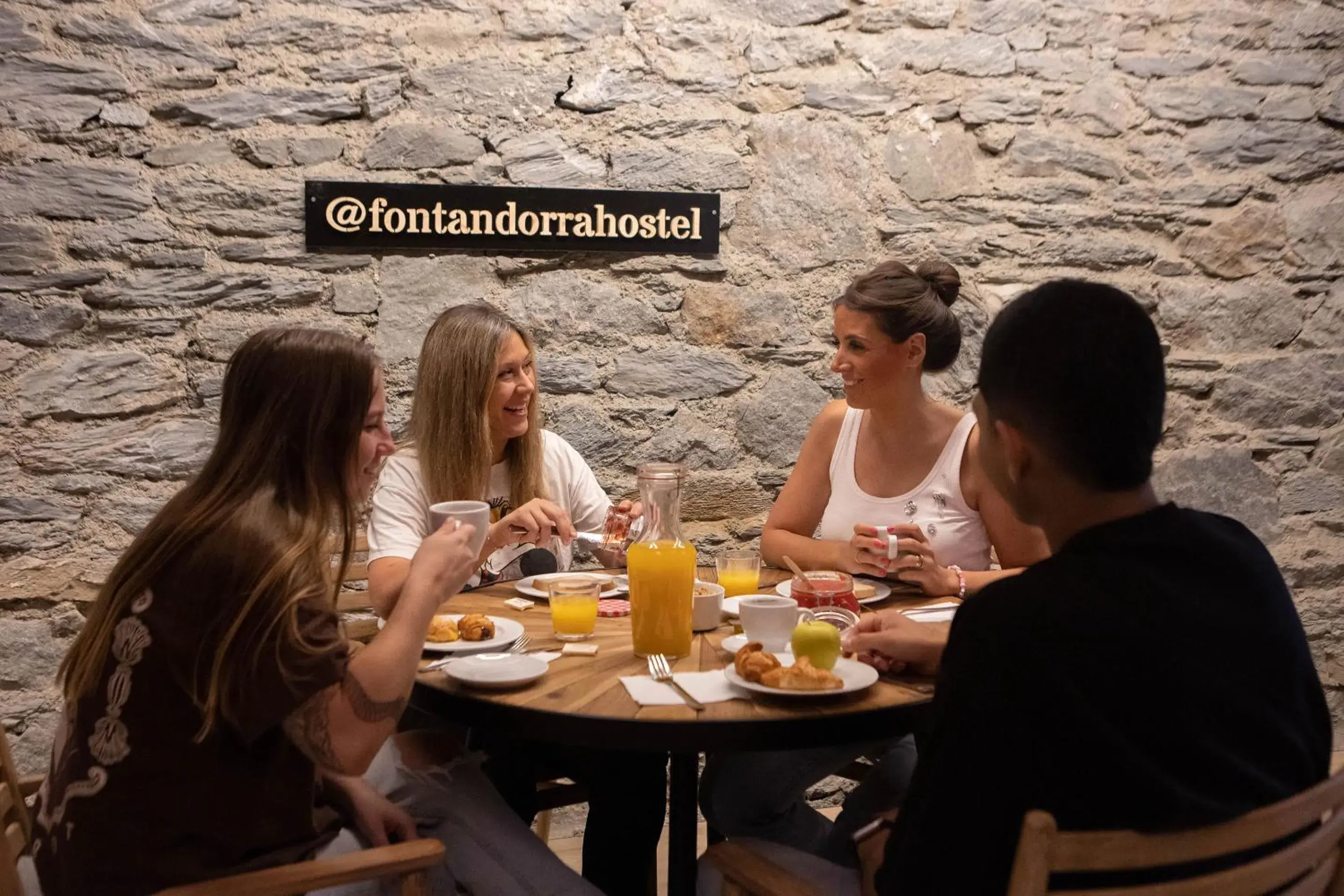 Food and drinks in Font Andorra Hostel by Nexta Food and drinks in Font Andorra Hostel by Nexta