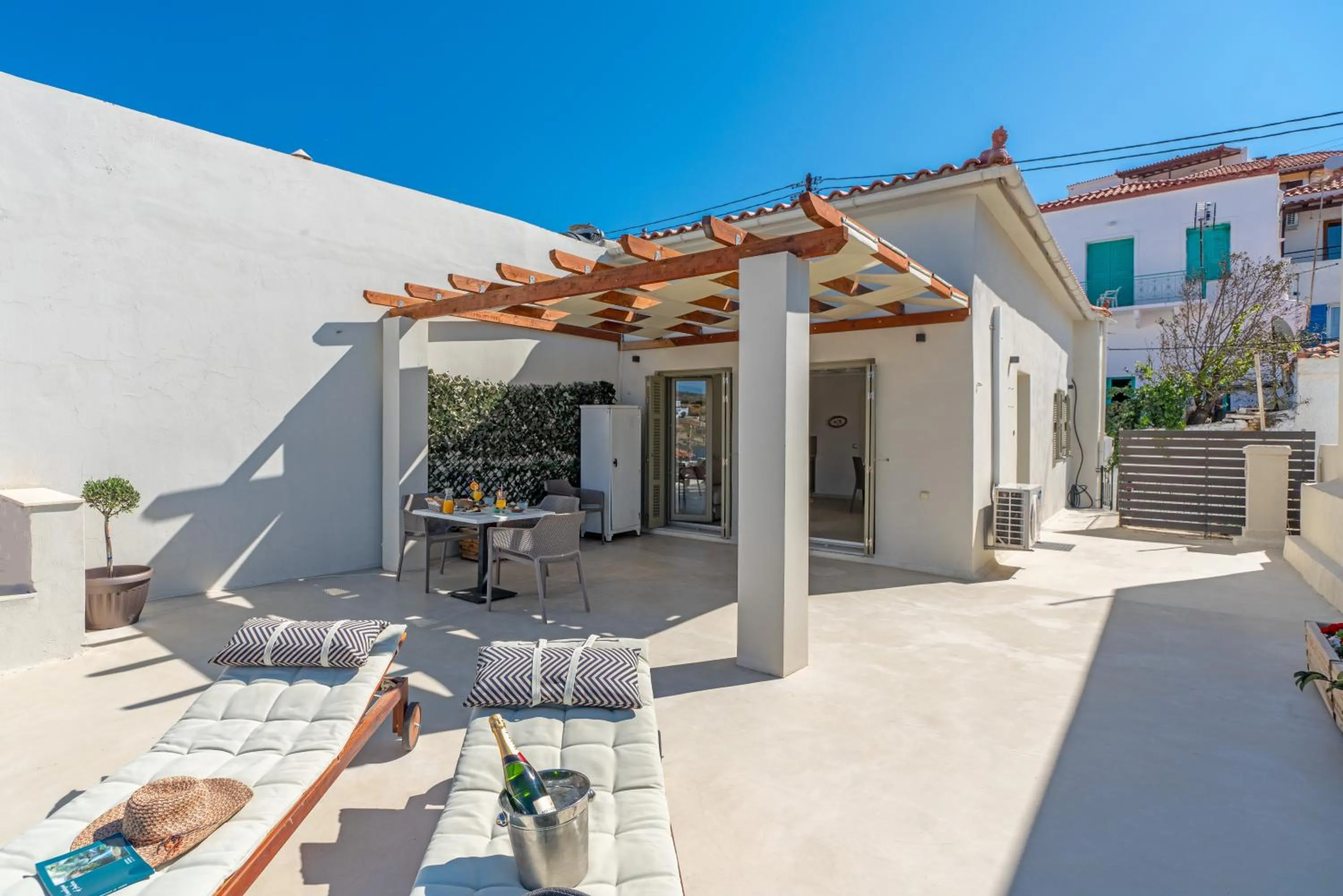 Property building in Belvedere Andros