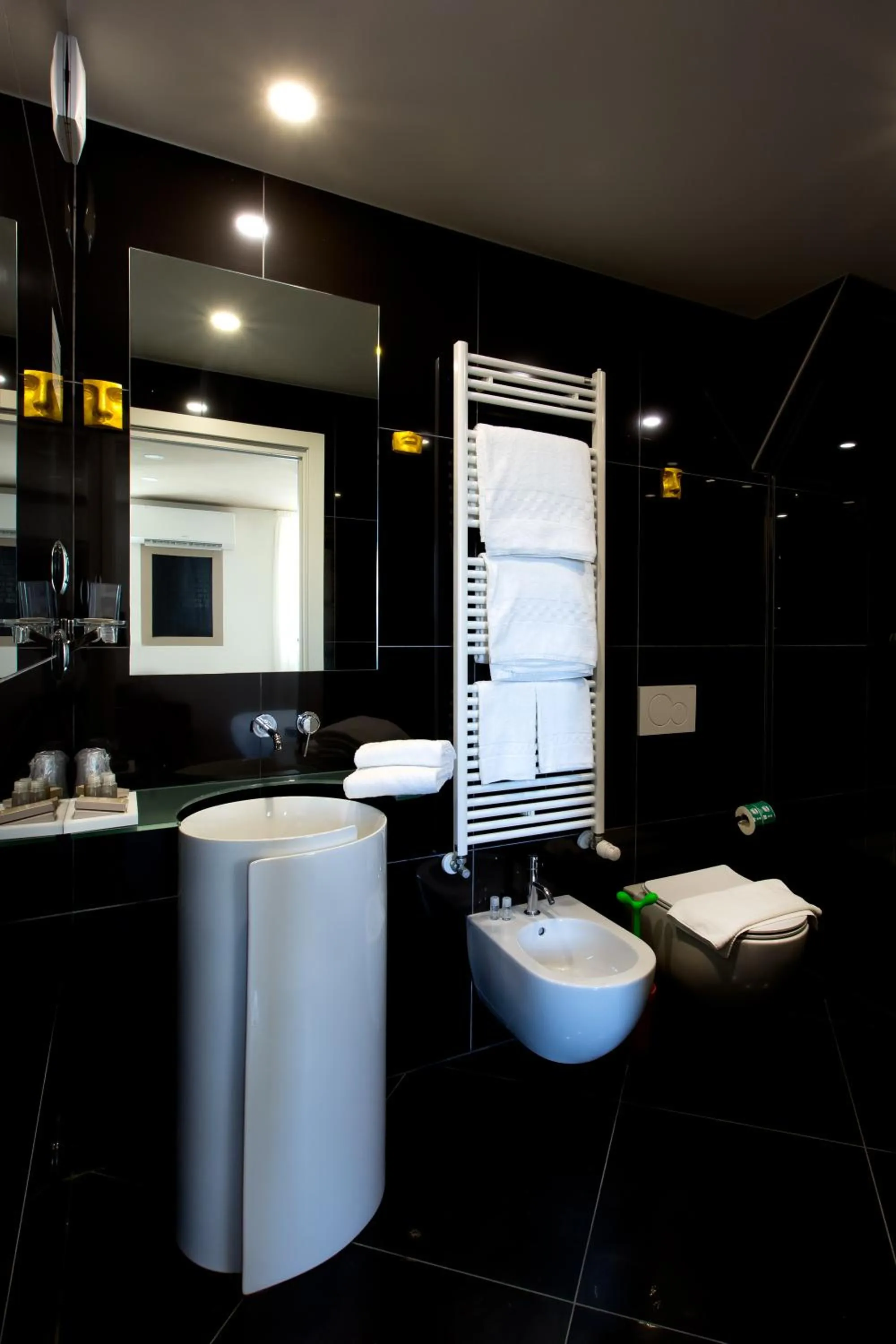 Bathroom in Hotel Al Campanile - Luxury Suites & Apartments
