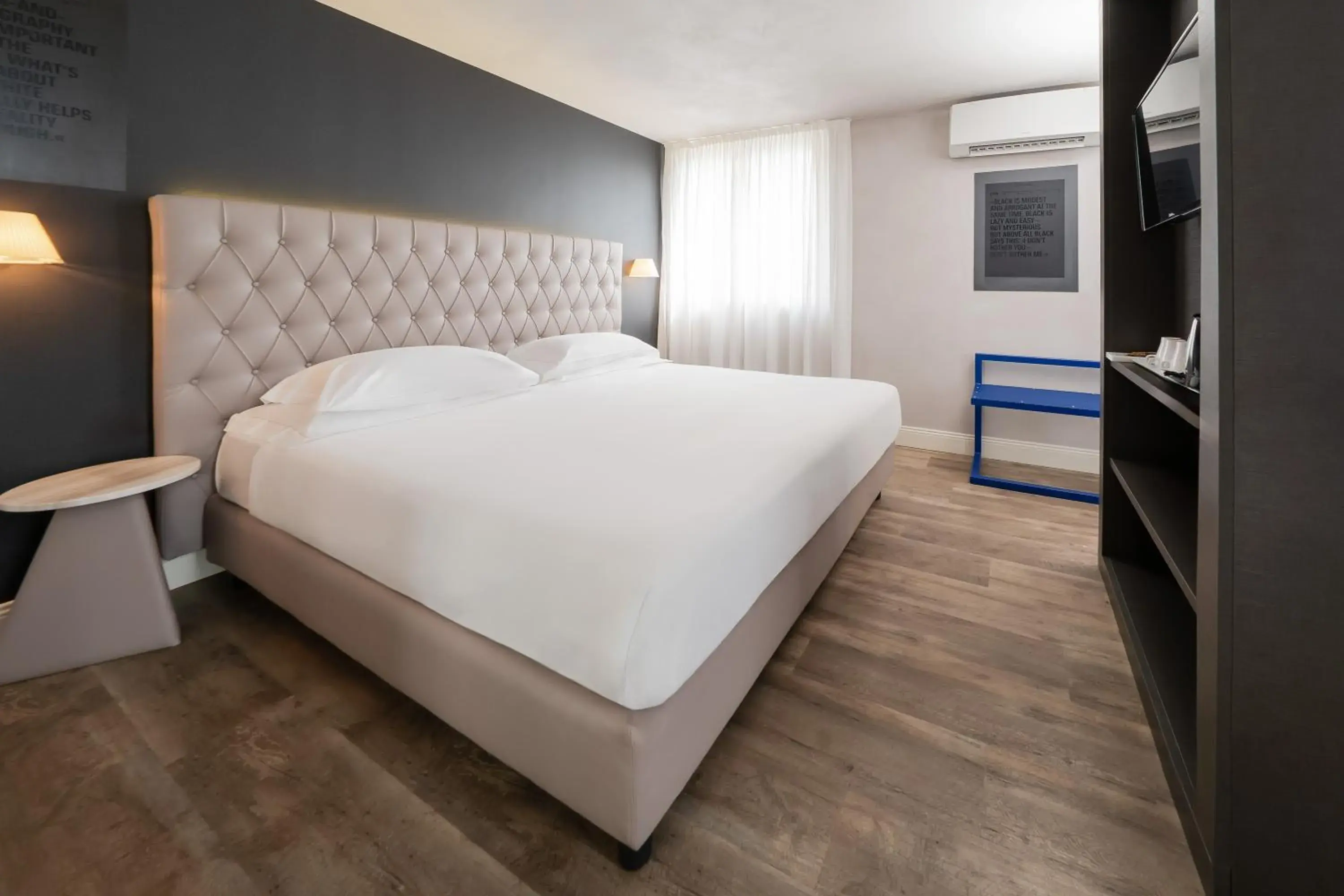 Family Room with Lake View in Hotel Al Campanile - Luxury Suites & Apartments Family Room with Lake View in Hotel Al Campanile - Luxury Suites & Apartments