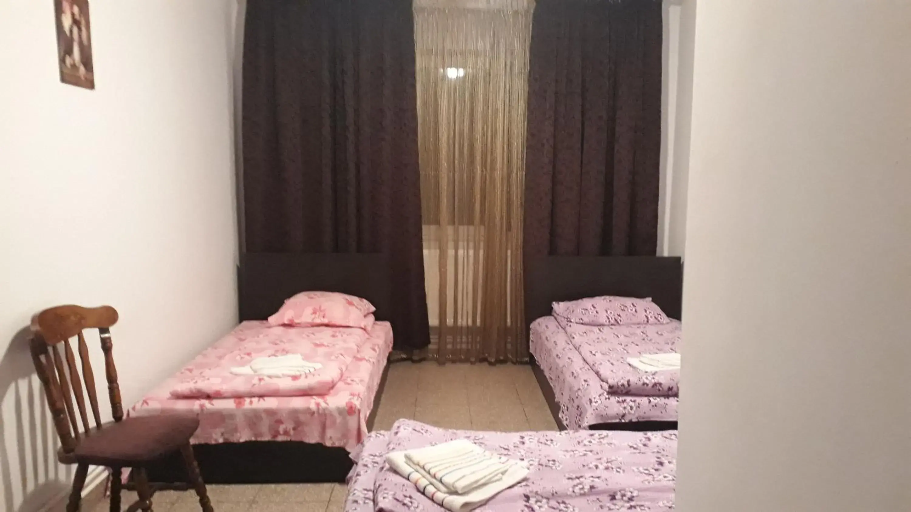 Triple Room - single occupancy in Casa Dobrescu Centura De Nord Triple Room - single occupancy in Casa Dobrescu Centura De Nord