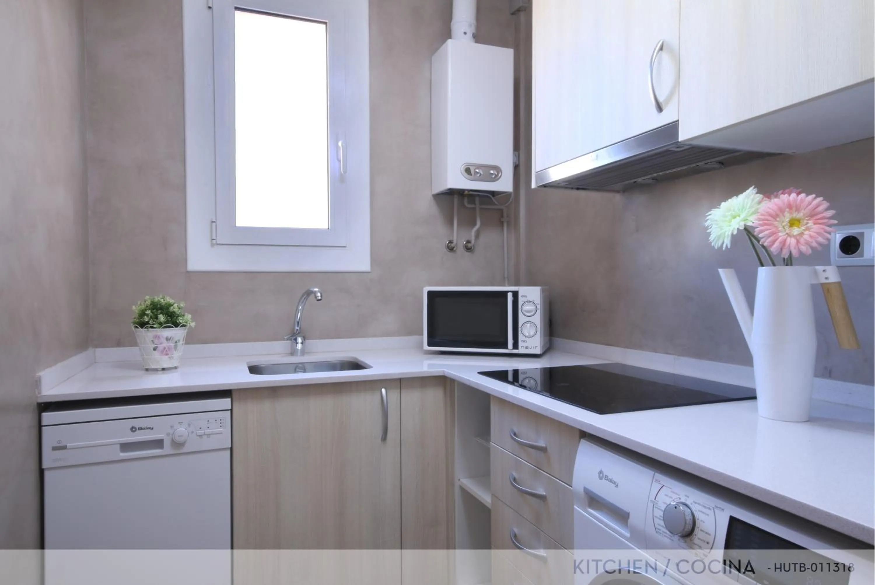 Kitchen or kitchenette in Suite Place Barcelona Còrsega