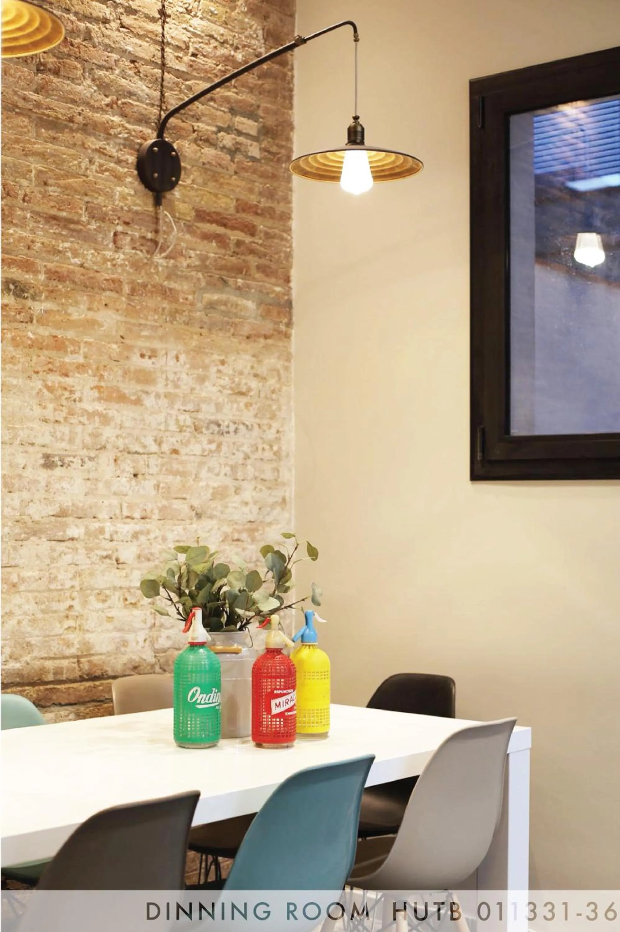 Dining area in Suite Place Barcelona Còrsega