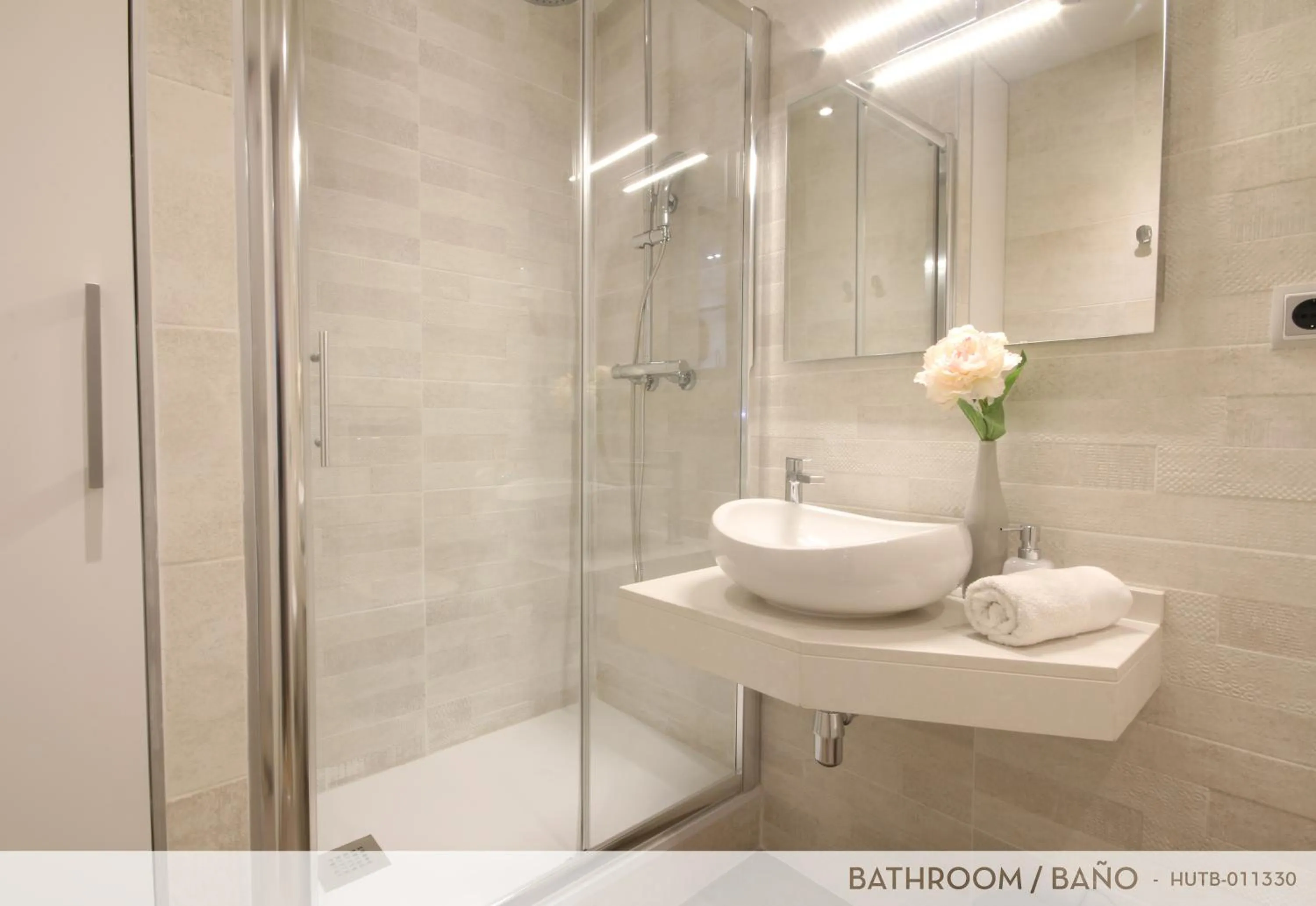 Bathroom in Suite Place Barcelona Còrsega