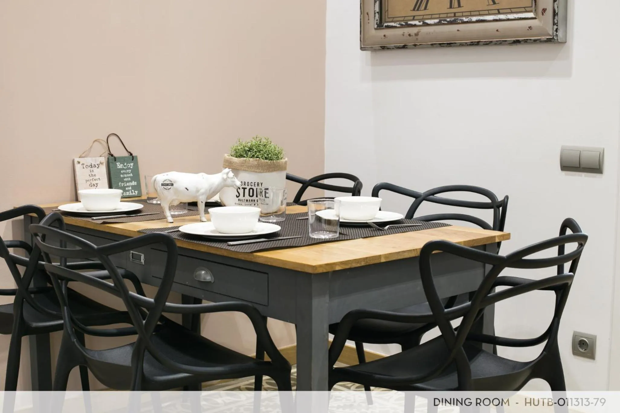 Dining area in Suite Place Barcelona Còrsega