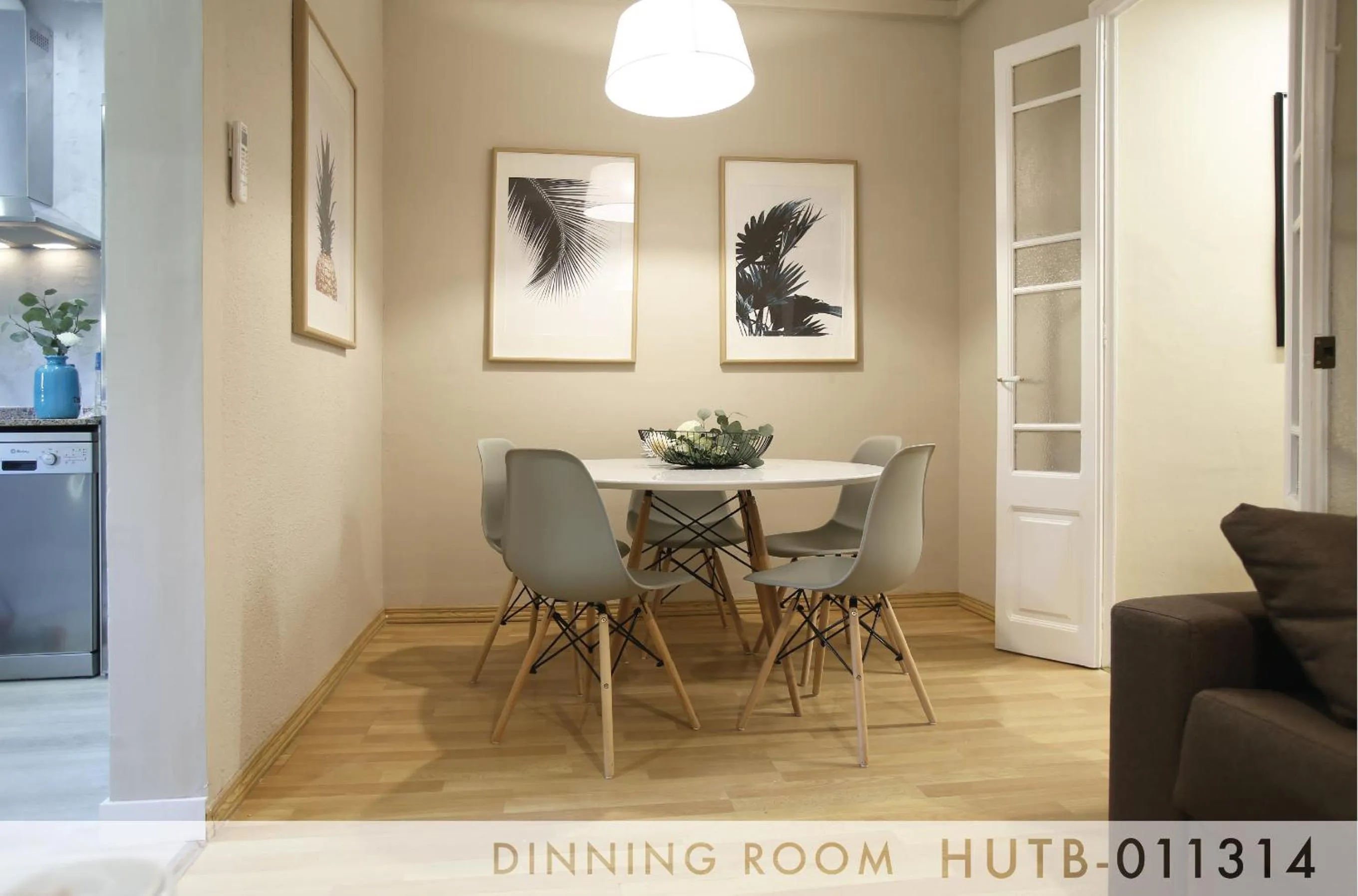 Dining area in Suite Place Barcelona Còrsega