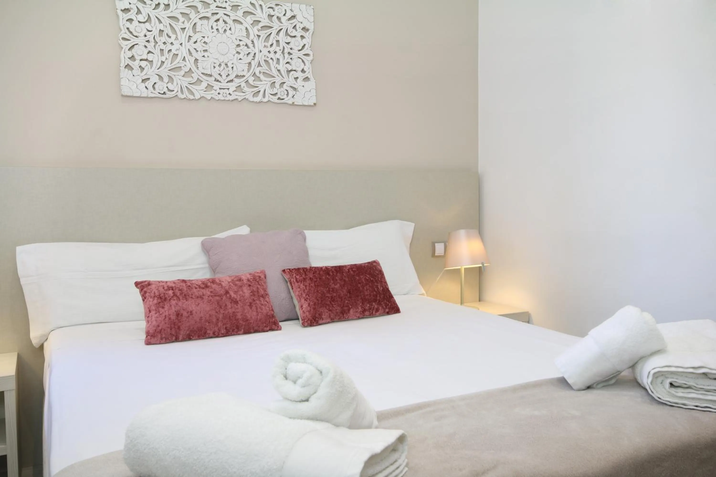 Bed in Suite Place Barcelona Còrsega