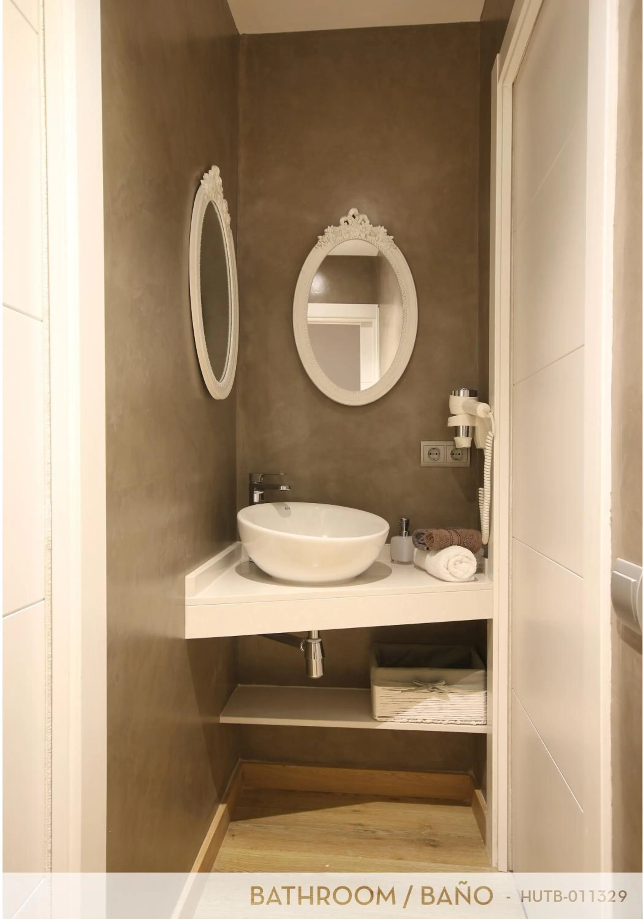 Bathroom in Suite Place Barcelona Còrsega