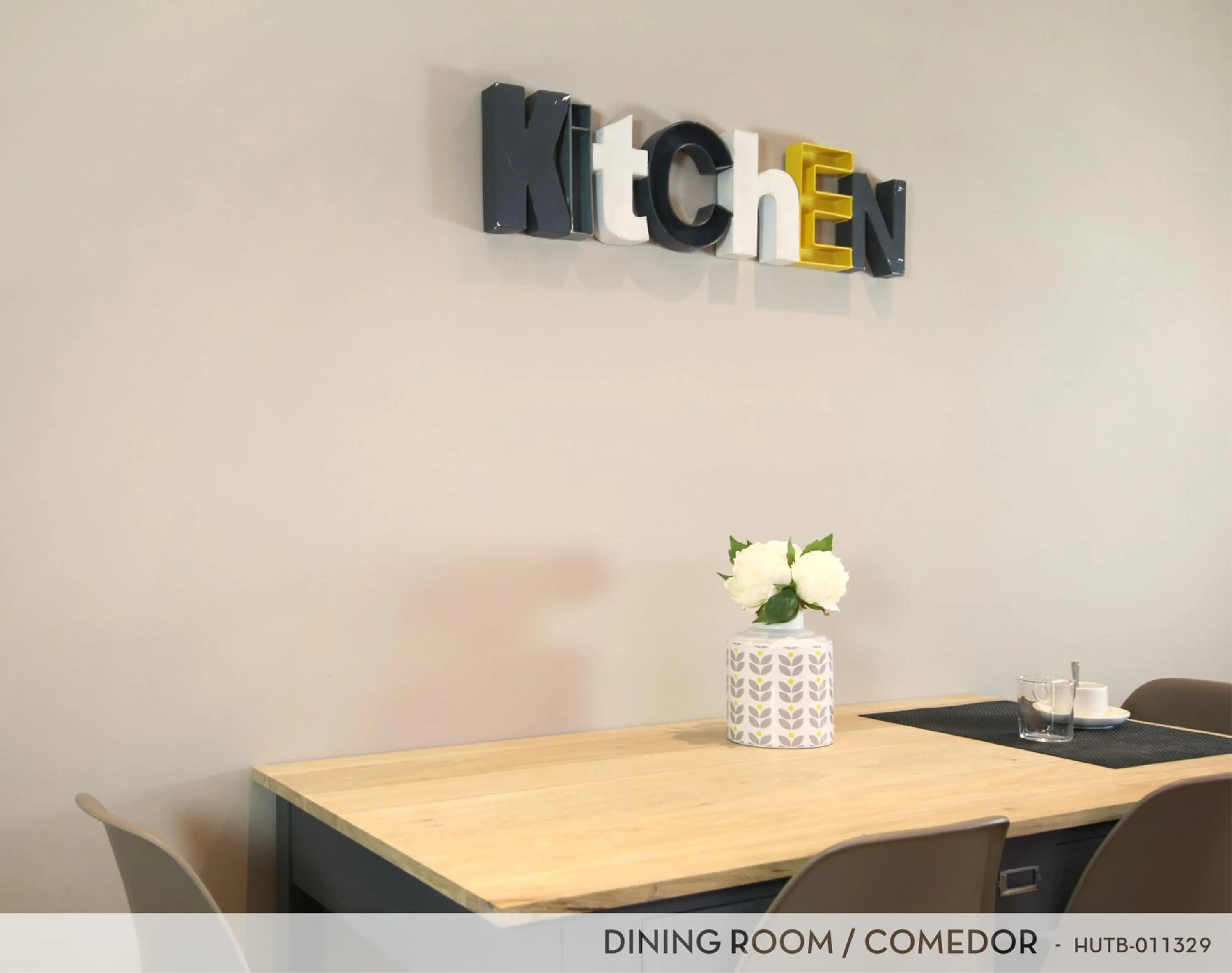 Dining area in Suite Place Barcelona Còrsega