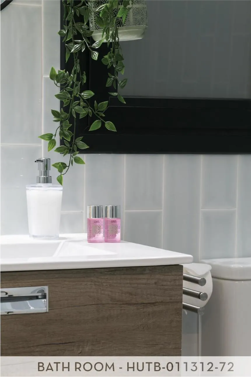 Bathroom in Suite Place Barcelona Còrsega