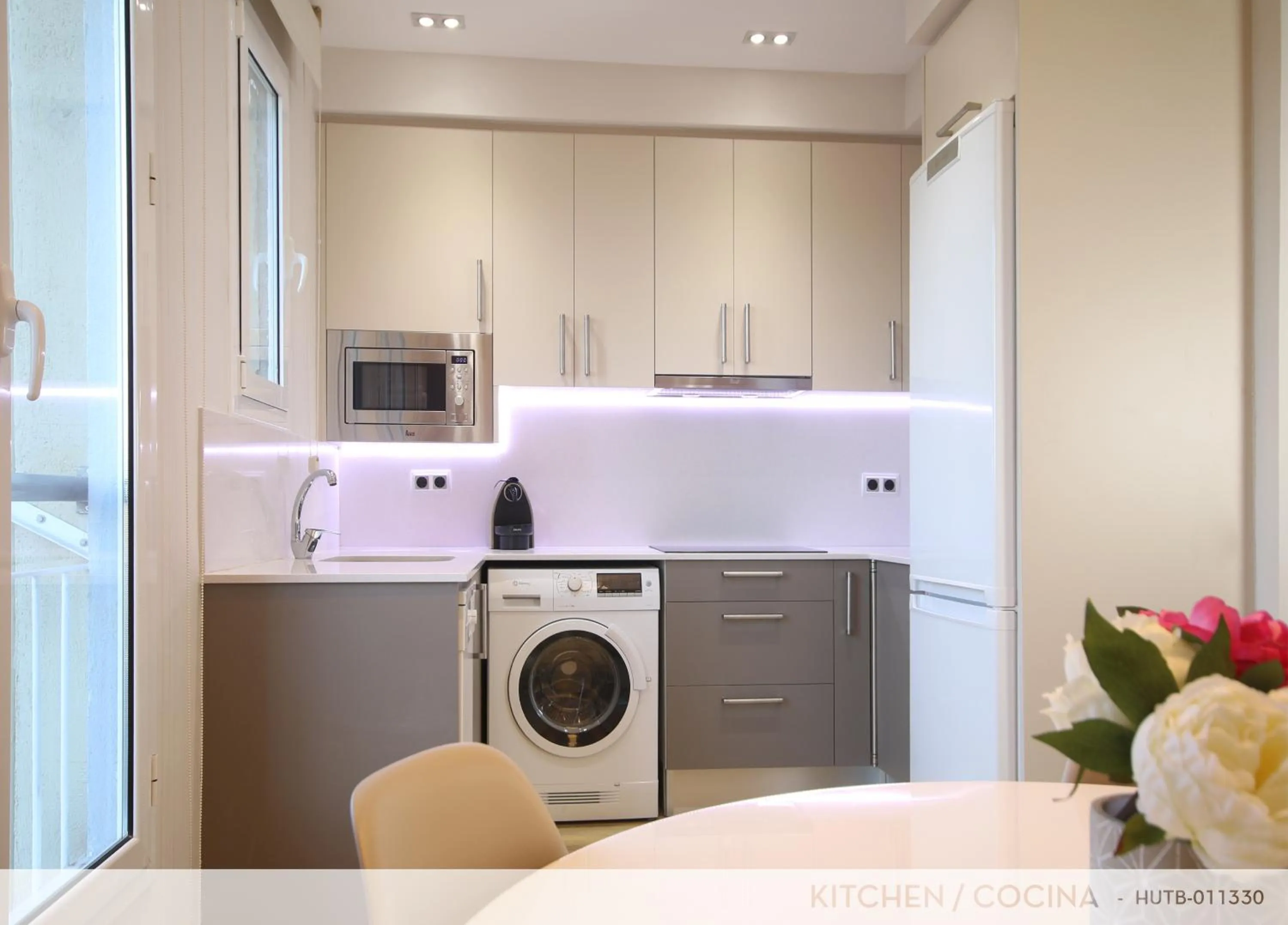 Kitchen or kitchenette in Suite Place Barcelona Còrsega