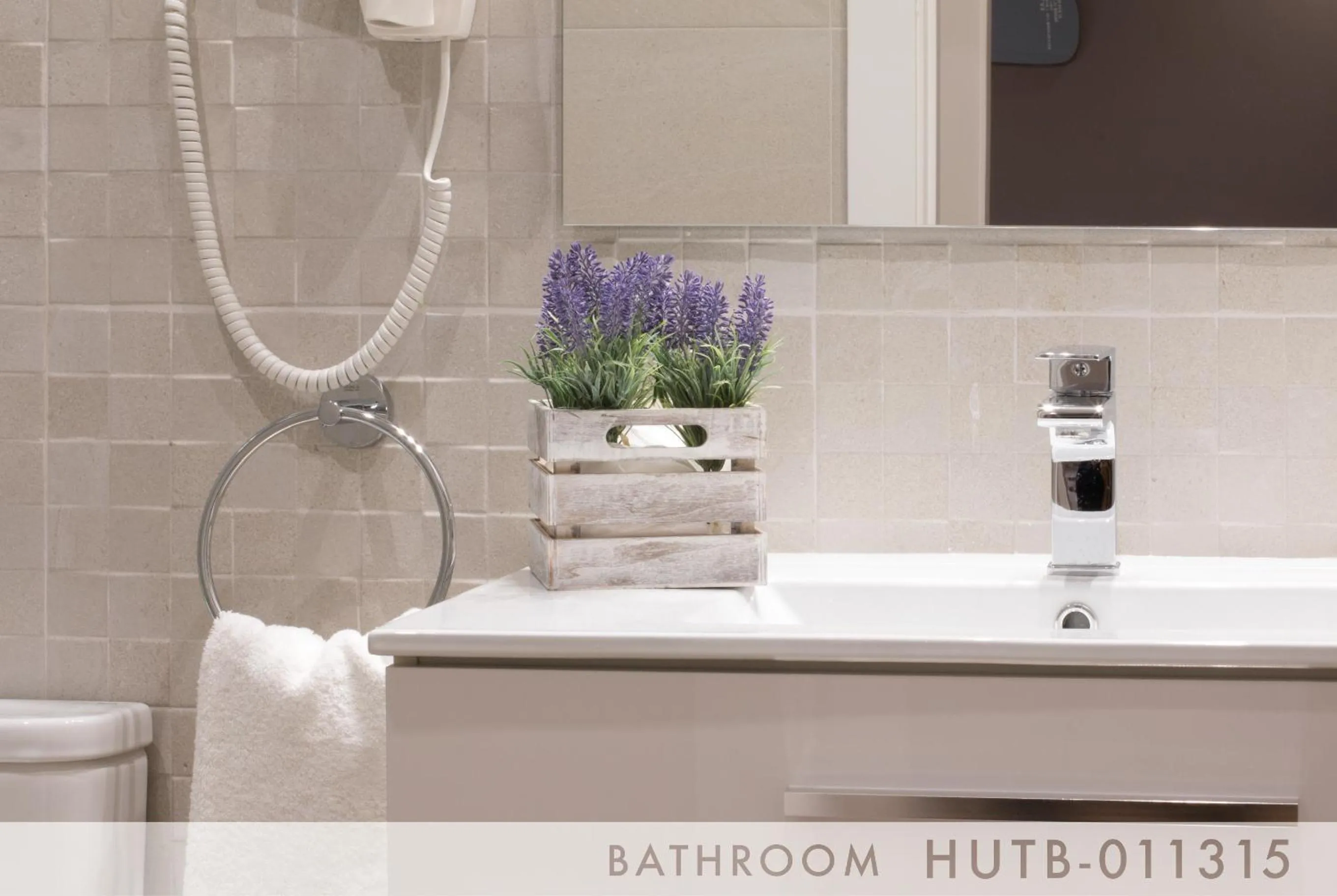 Bathroom in Suite Place Barcelona Còrsega