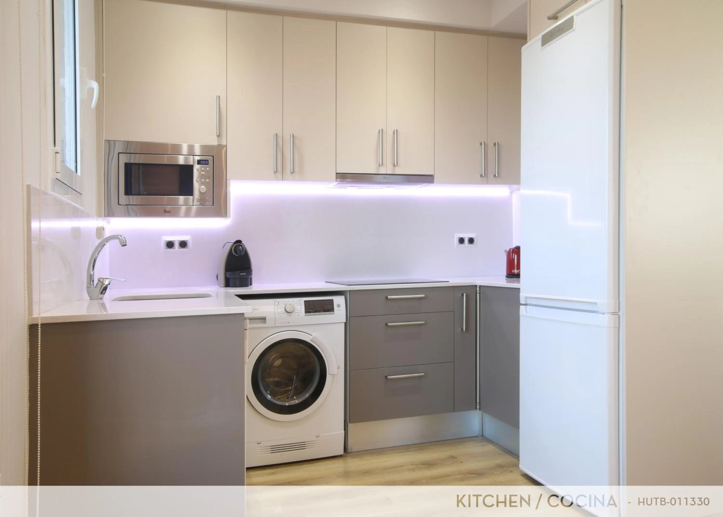 Kitchen or kitchenette in Suite Place Barcelona Còrsega