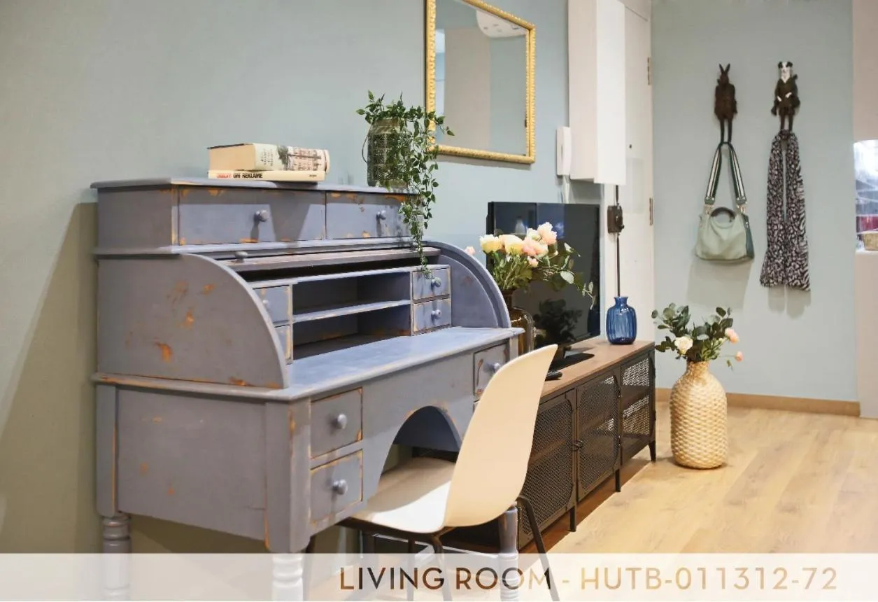 Communal lounge/ TV room in Suite Place Barcelona Còrsega