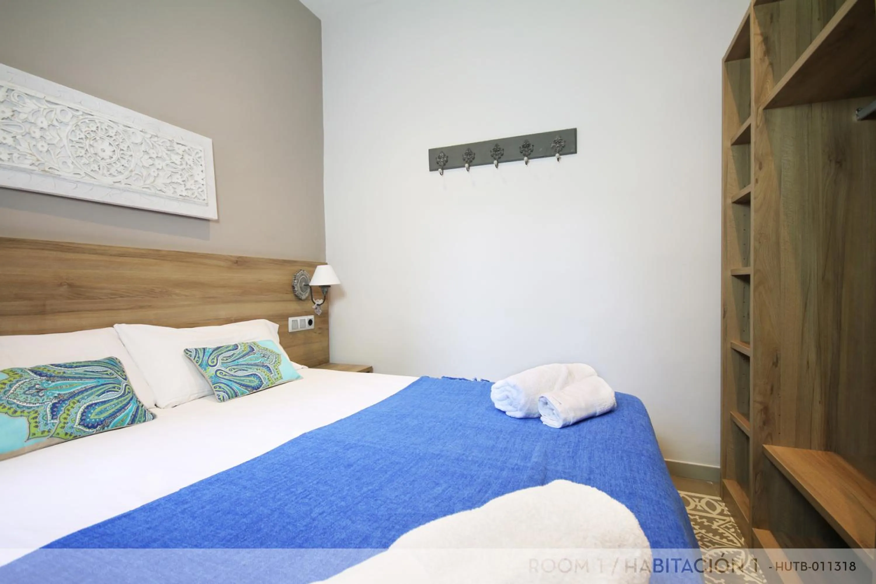 Bed in Suite Place Barcelona Còrsega