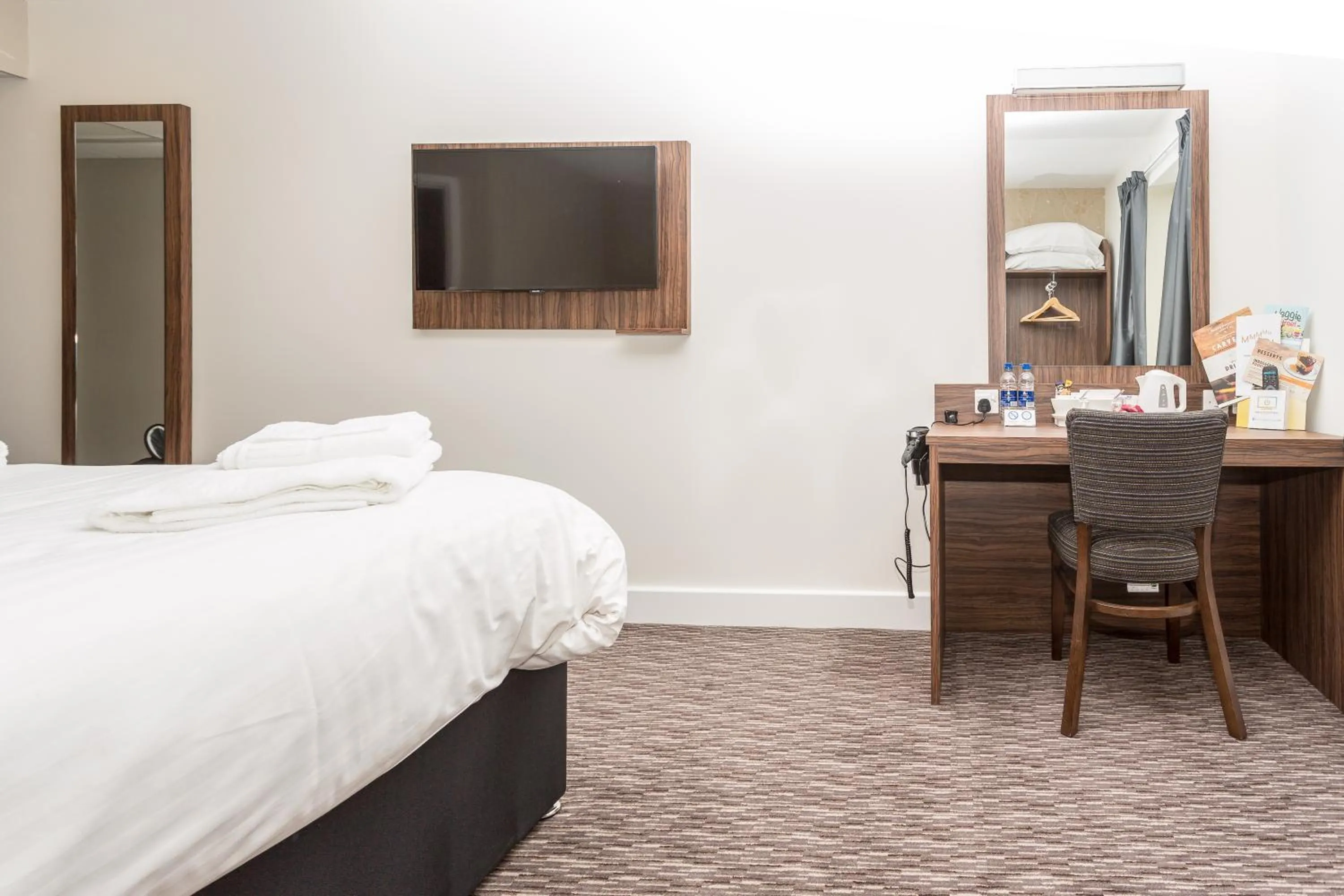 Restaurant/places to eat, Bed in Mermaid, Ipswich by Marston's Inns