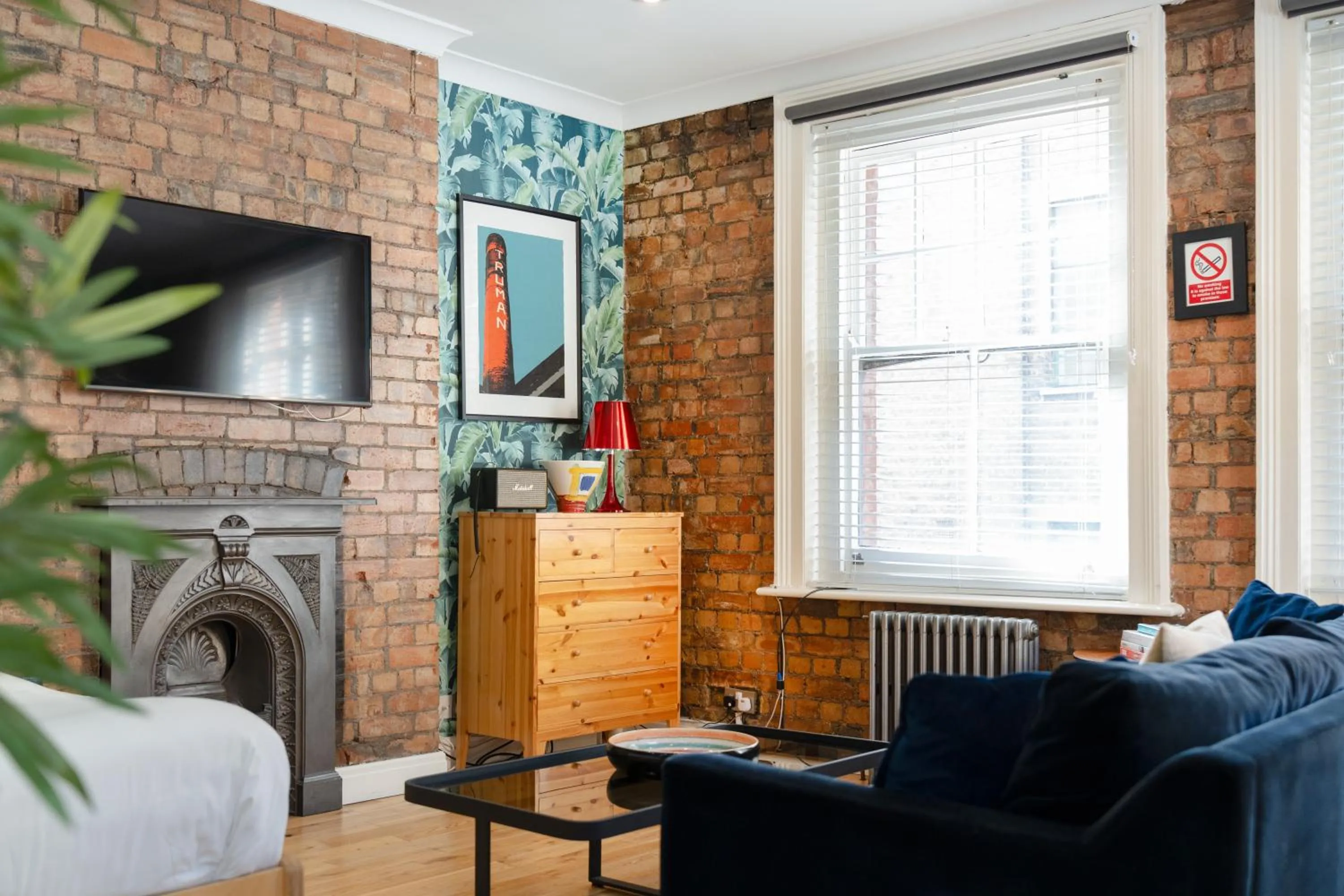 TV and multimedia in Crashpads Shoreditch Brick Lane Mini Lofts