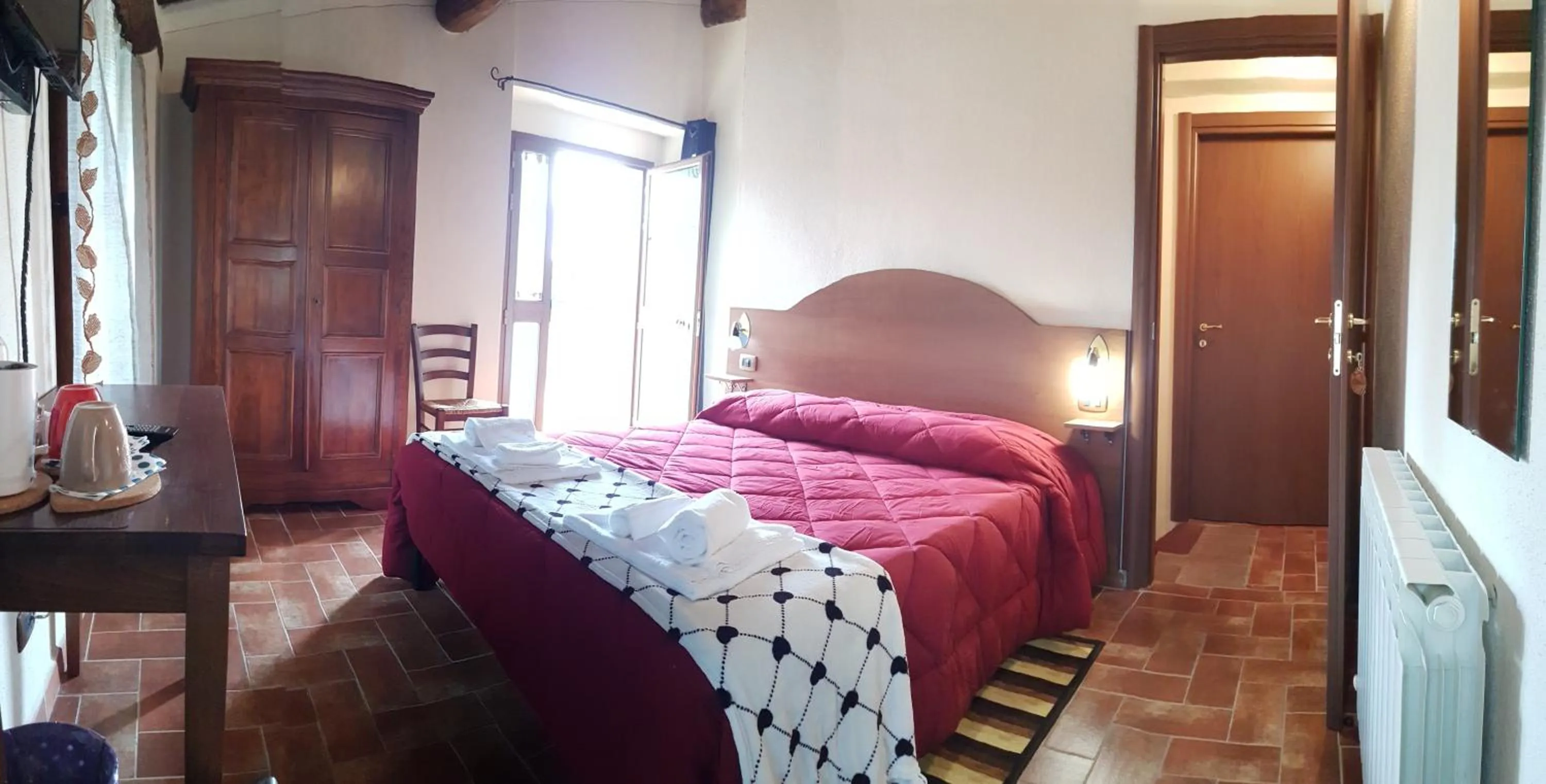 Photo of the whole room, Bed in Il Pozzo Di Sant'Andrea