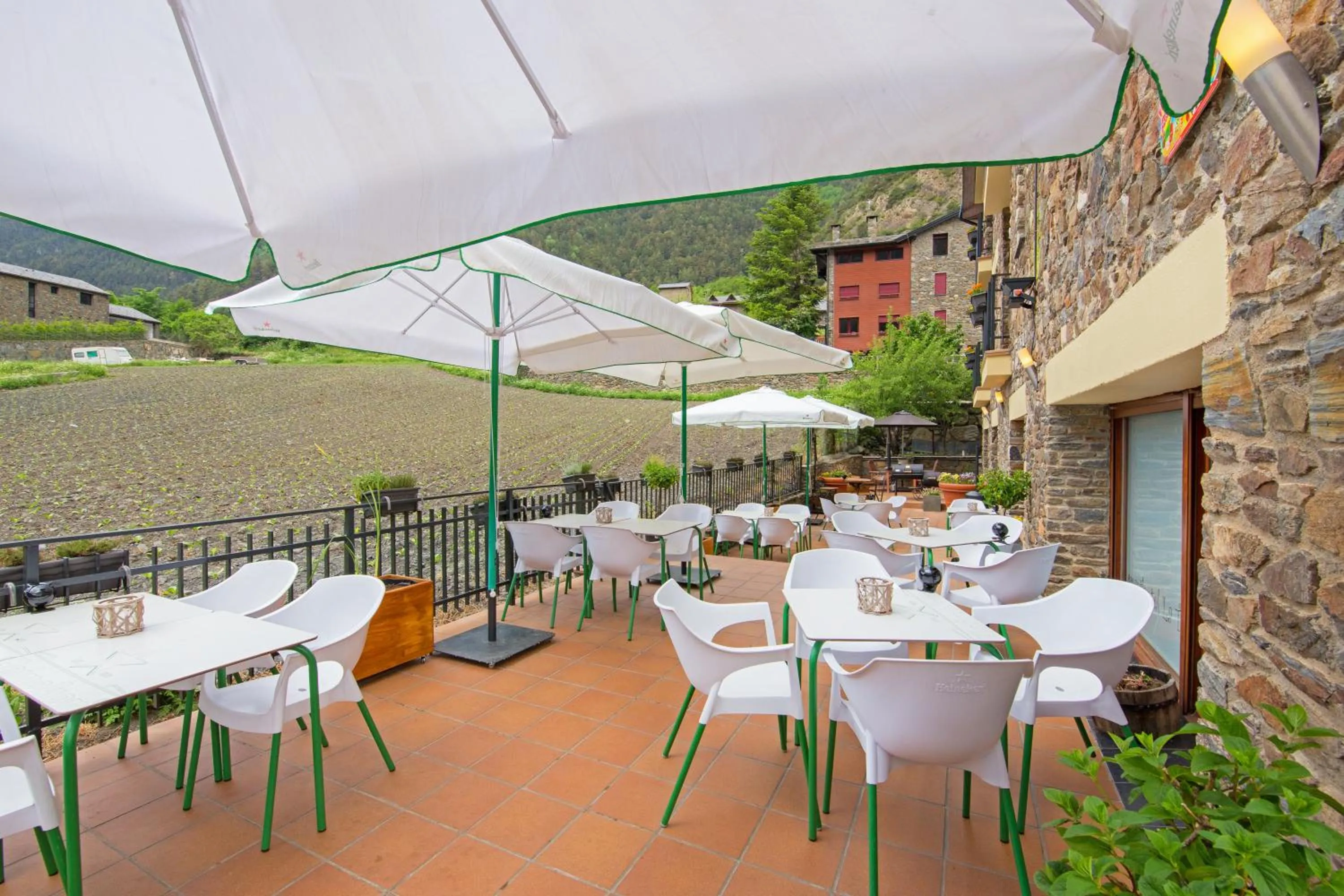 Restaurant/places to eat in Pierre & Vacances Aparthotel La Tulipa