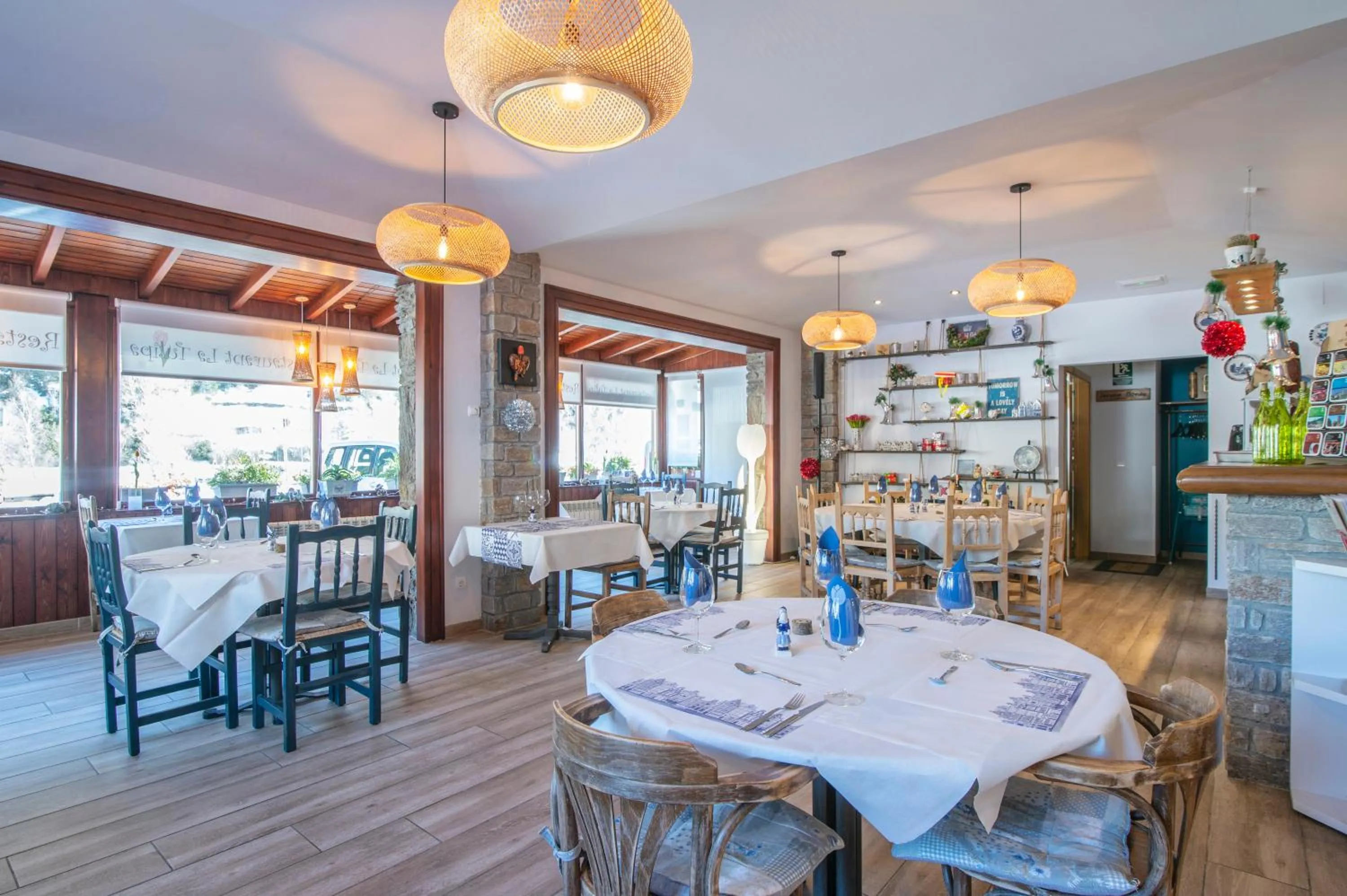 Restaurant/places to eat in Pierre & Vacances Aparthotel La Tulipa