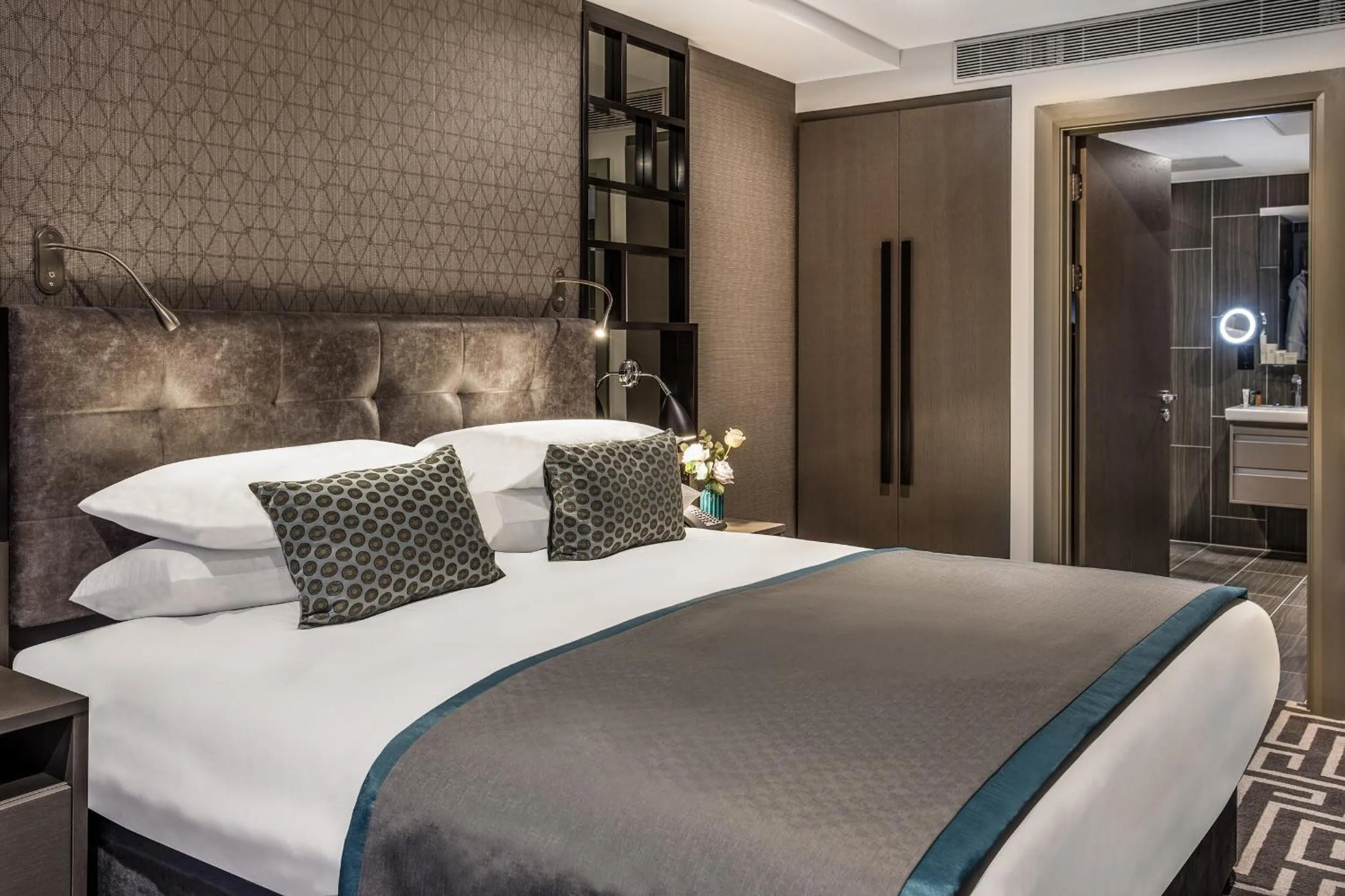 Bedroom, Bed in Courthouse Hotel Shoreditch