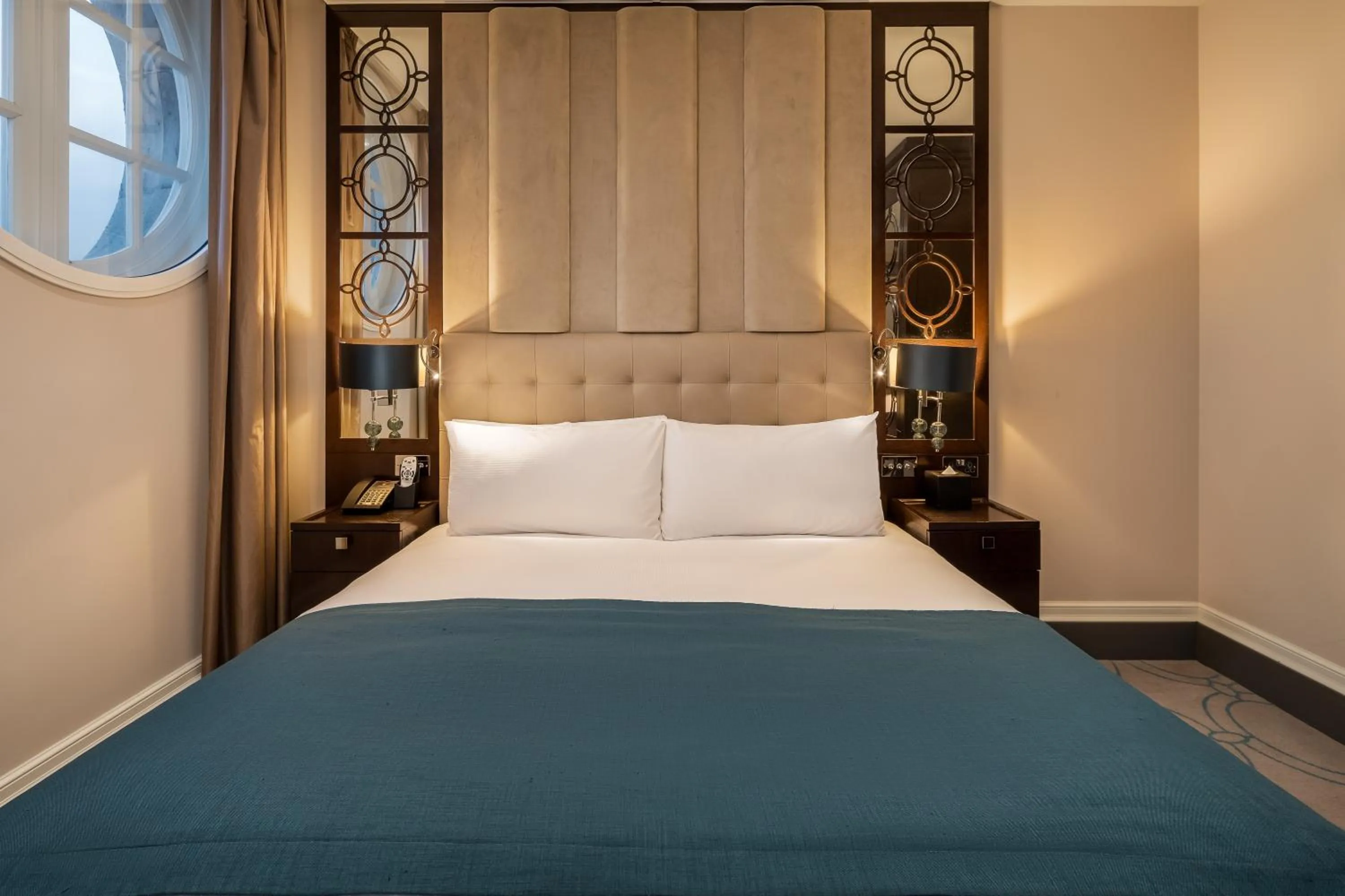 Bedroom, Bed in Courthouse Hotel Shoreditch