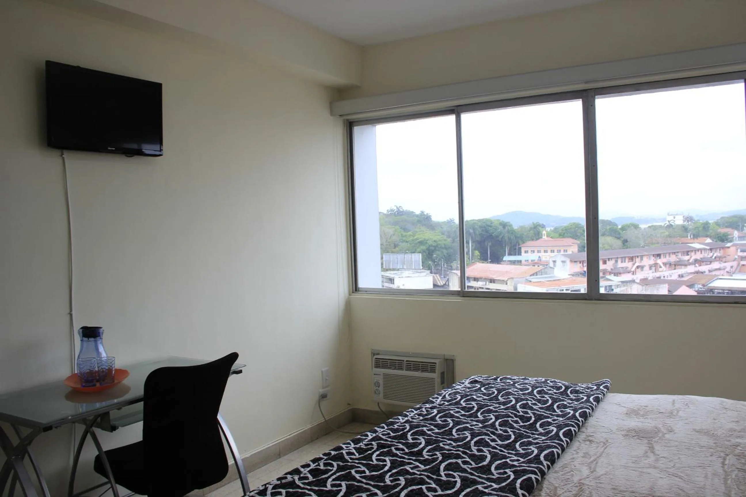 Photo of the whole room, Bed in Hotel Doral