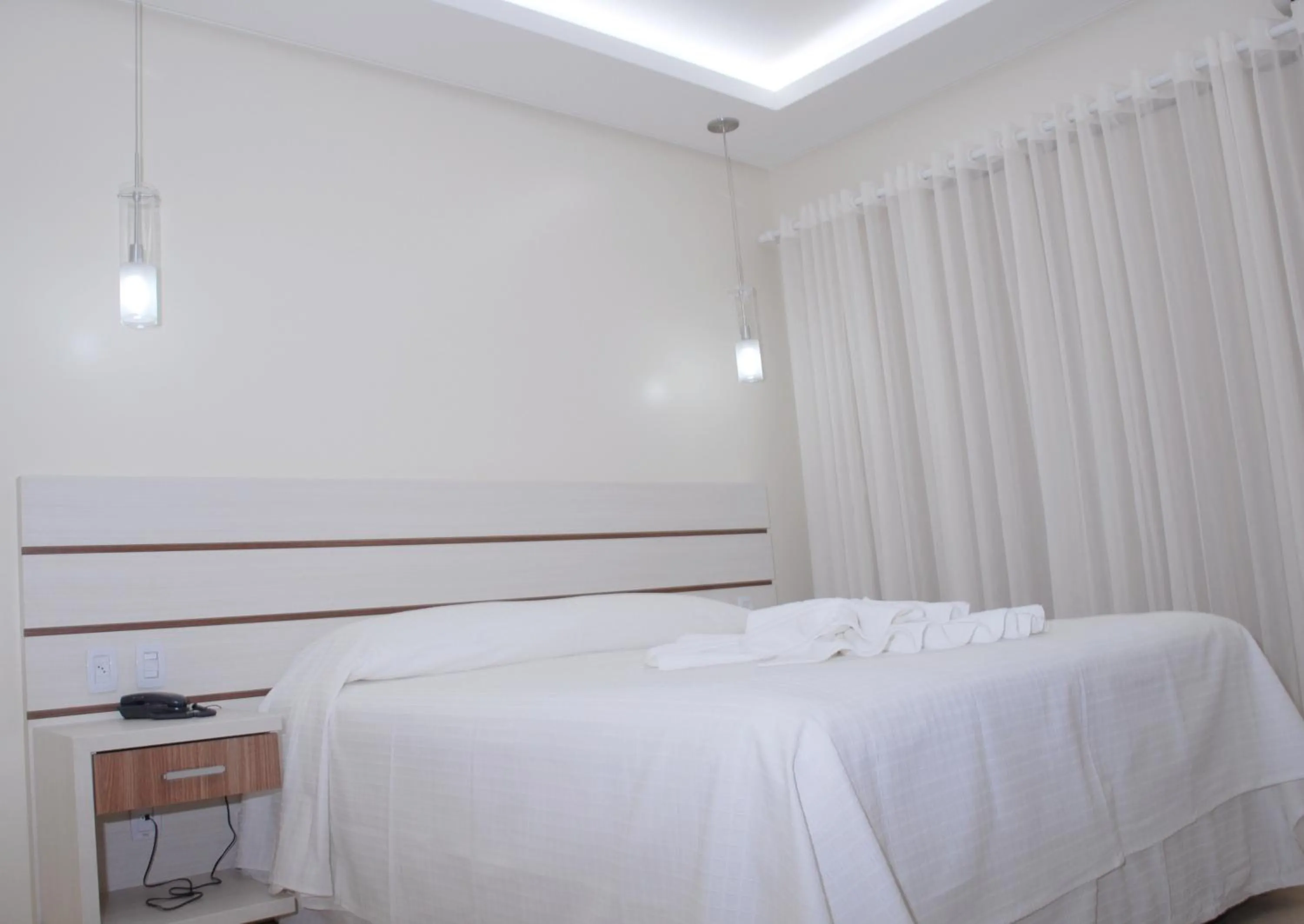Queen Suite with Spa Bath - single occupancy in Thile Park Hotel