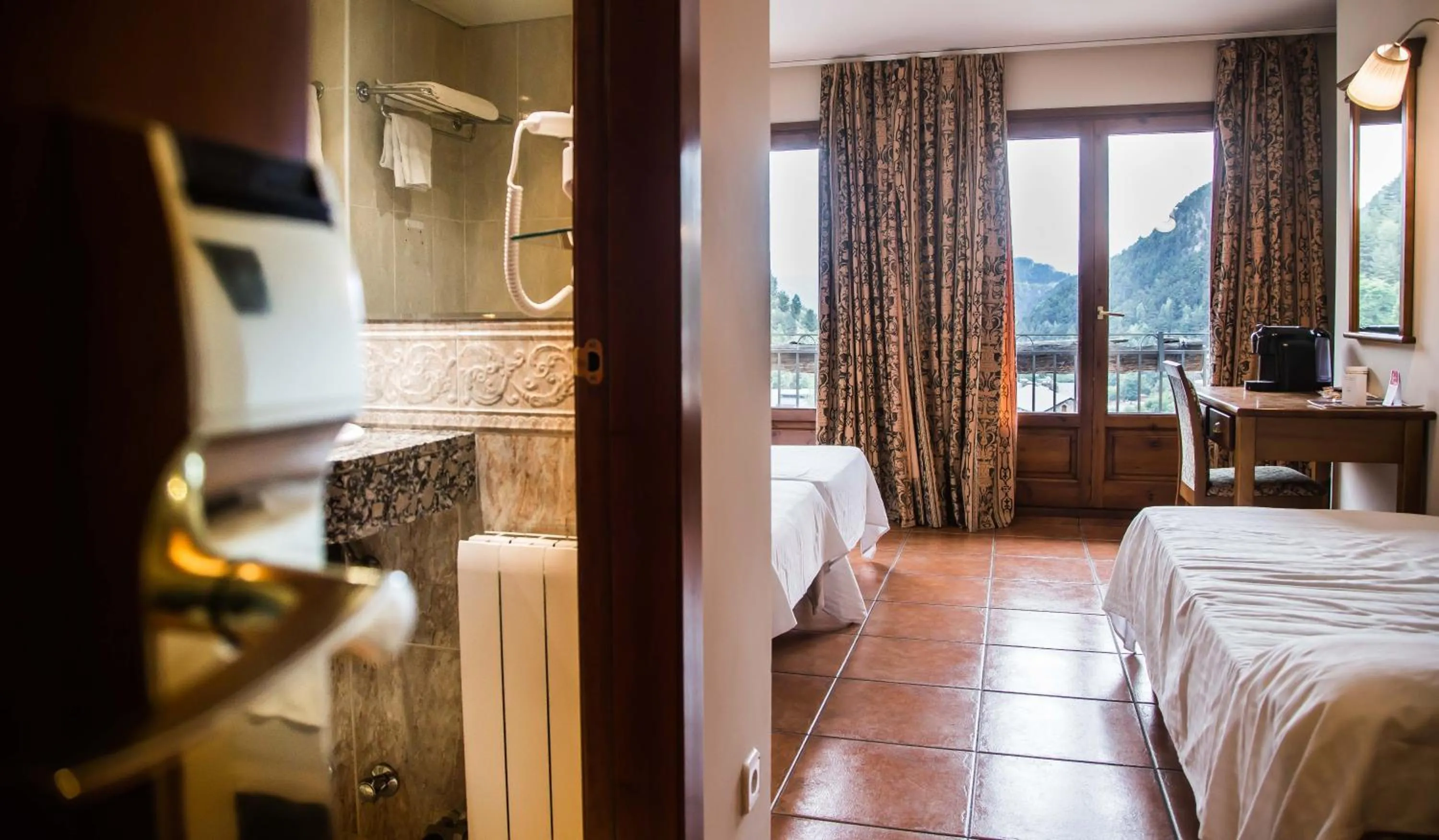 Photo of the whole room, Bed in Hotel Xalet Verdú