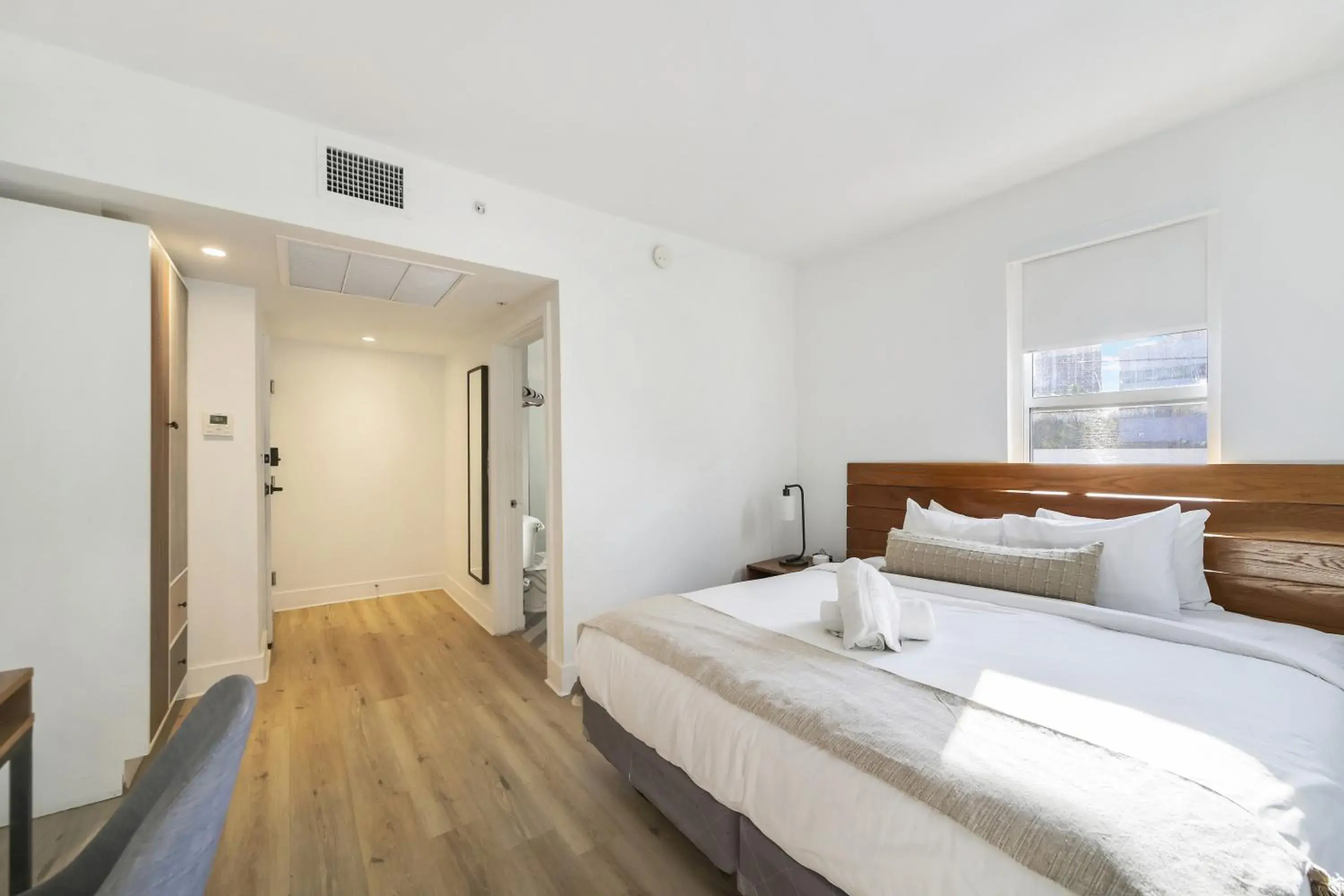 Accessible King Room (Self Check-in) in The Meridian Hotel by At Mine Hospitality Accessible King Room (Self Check-in) in The Meridian Hotel by At Mine Hospitality